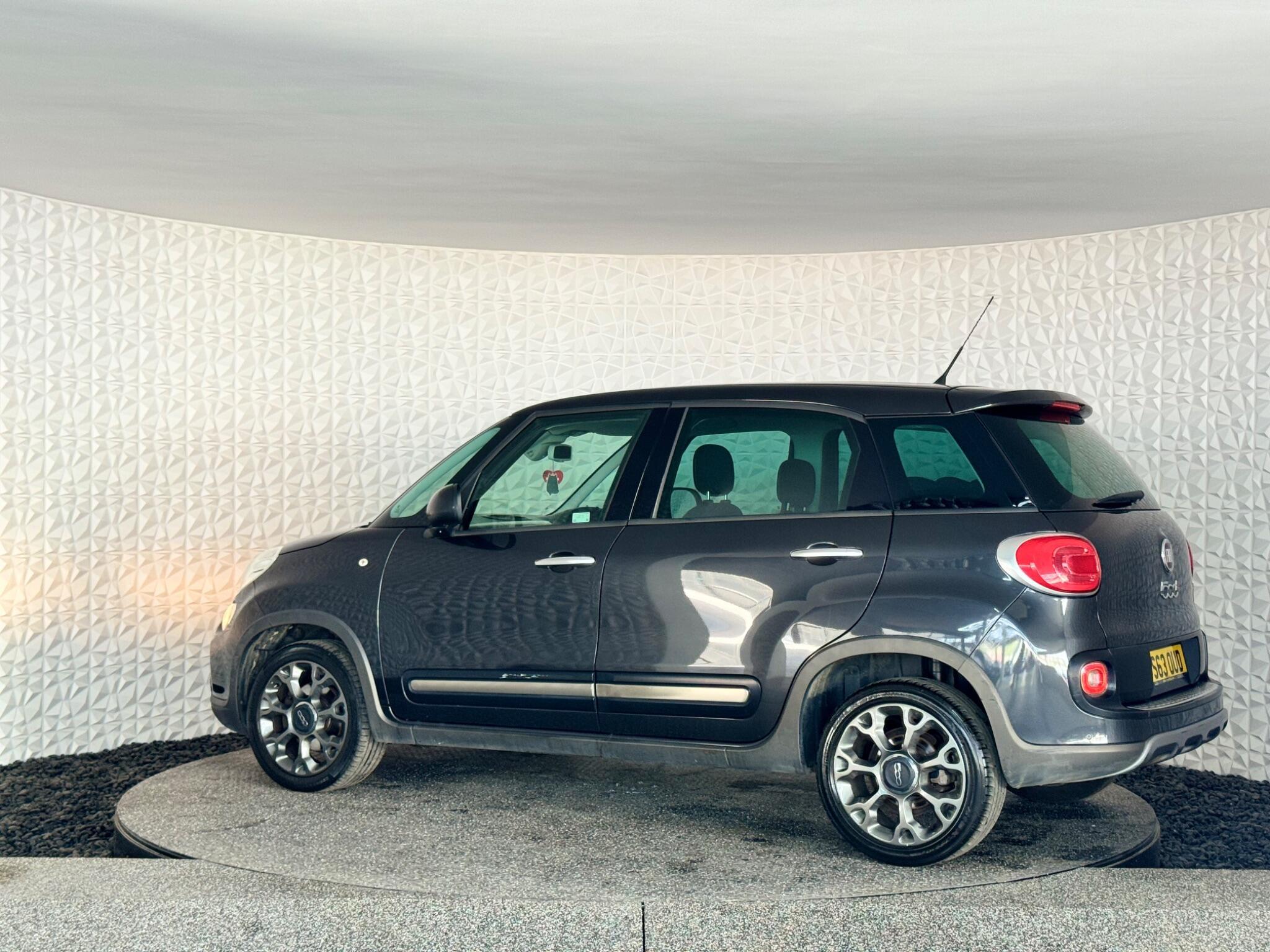 Fiat 500L - Image 17