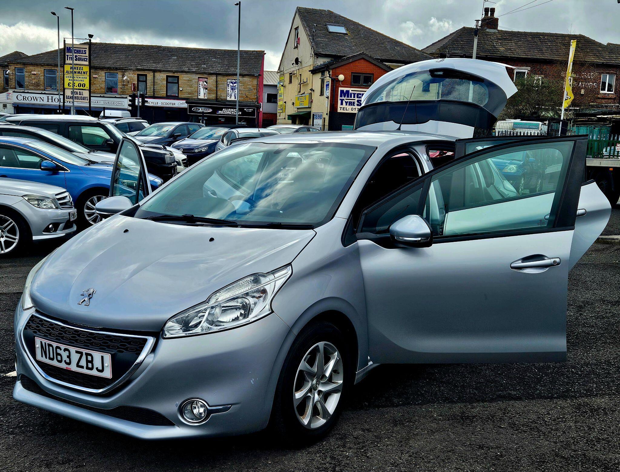 Peugeot 208 - Image 21
