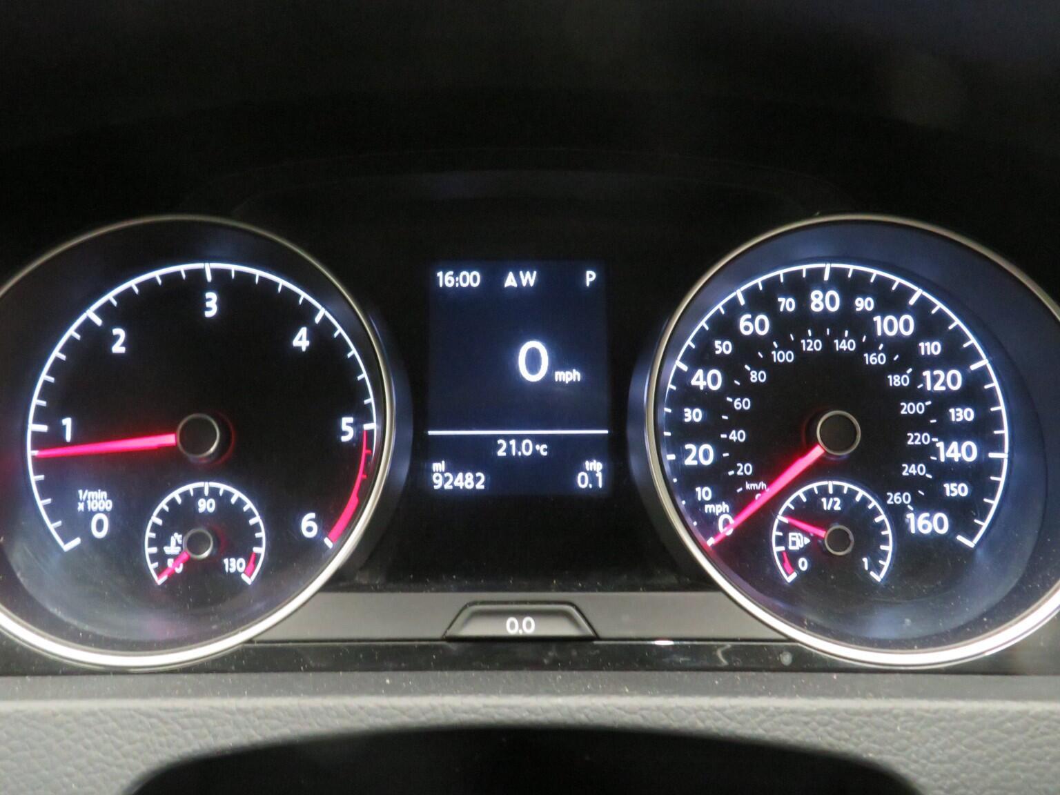 Volkswagen Golf - Image 13