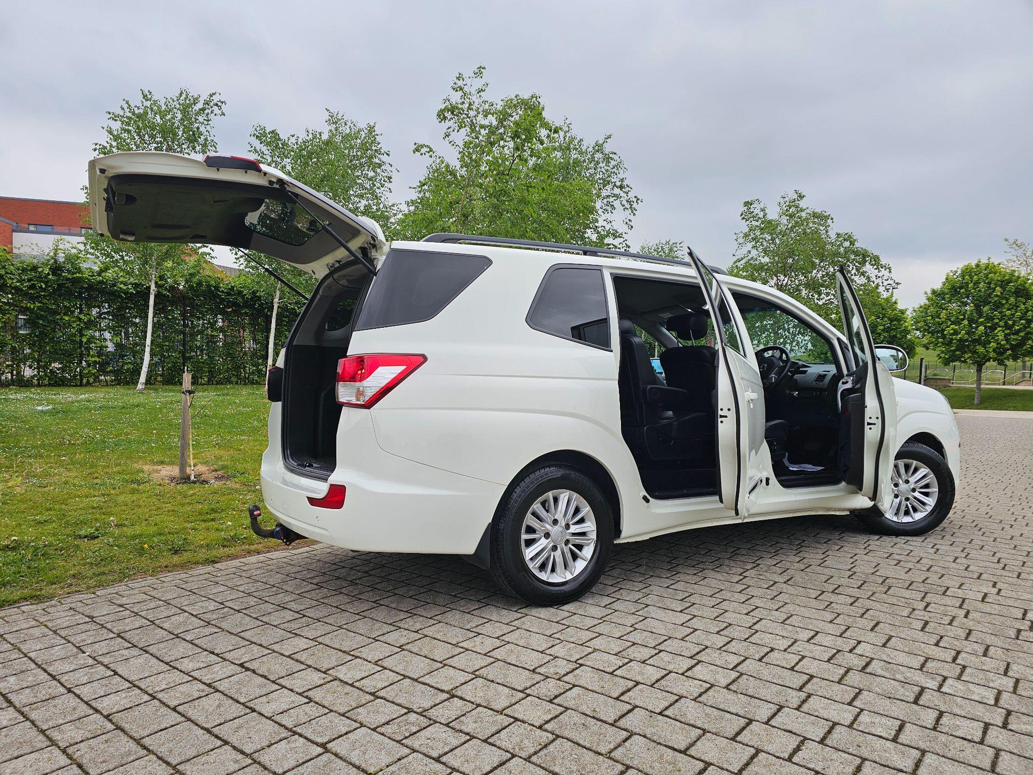 Ssangyong Turismo - Image 12