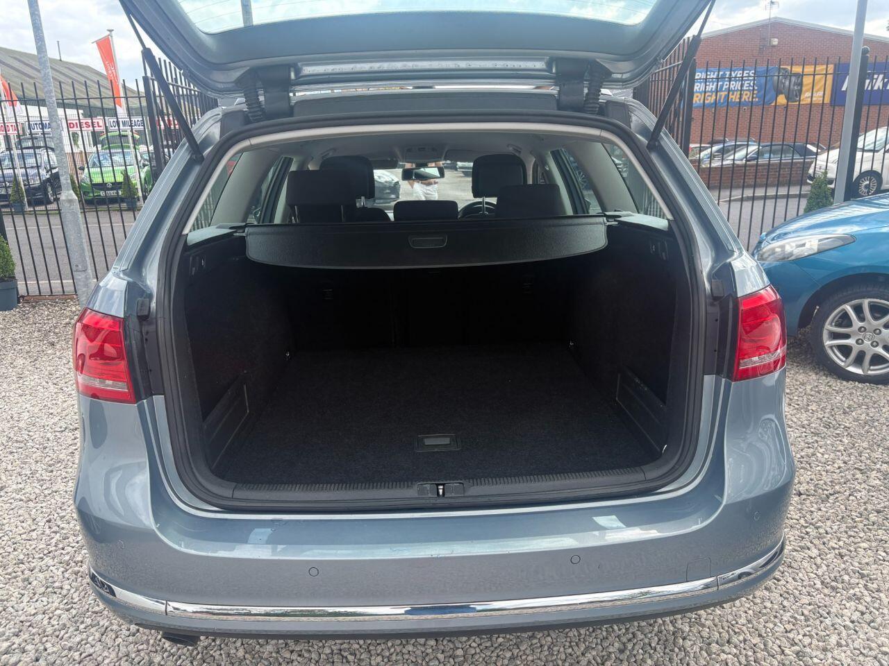 Volkswagen Passat - Image 9
