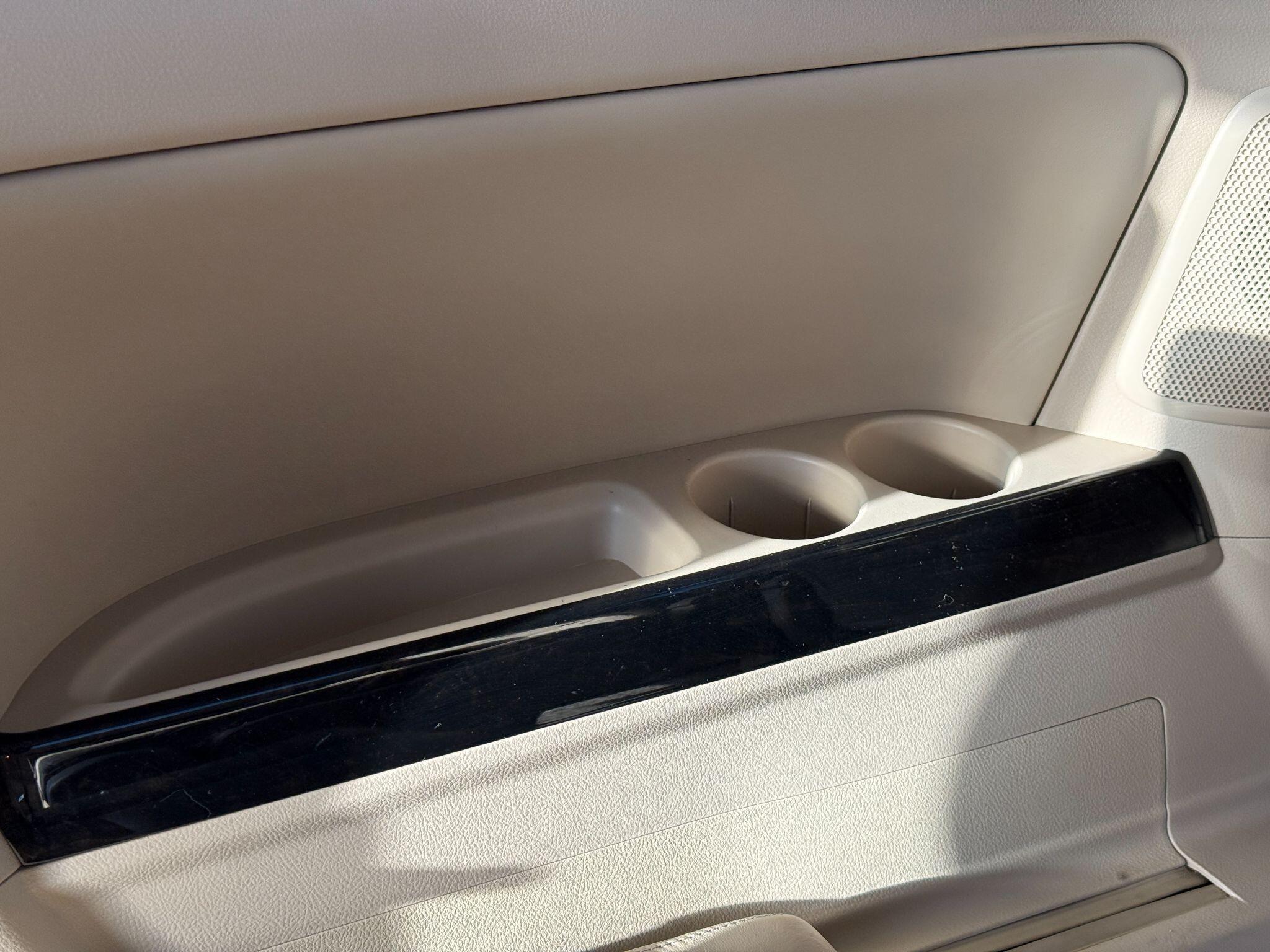 Toyota Alphard - Image 96