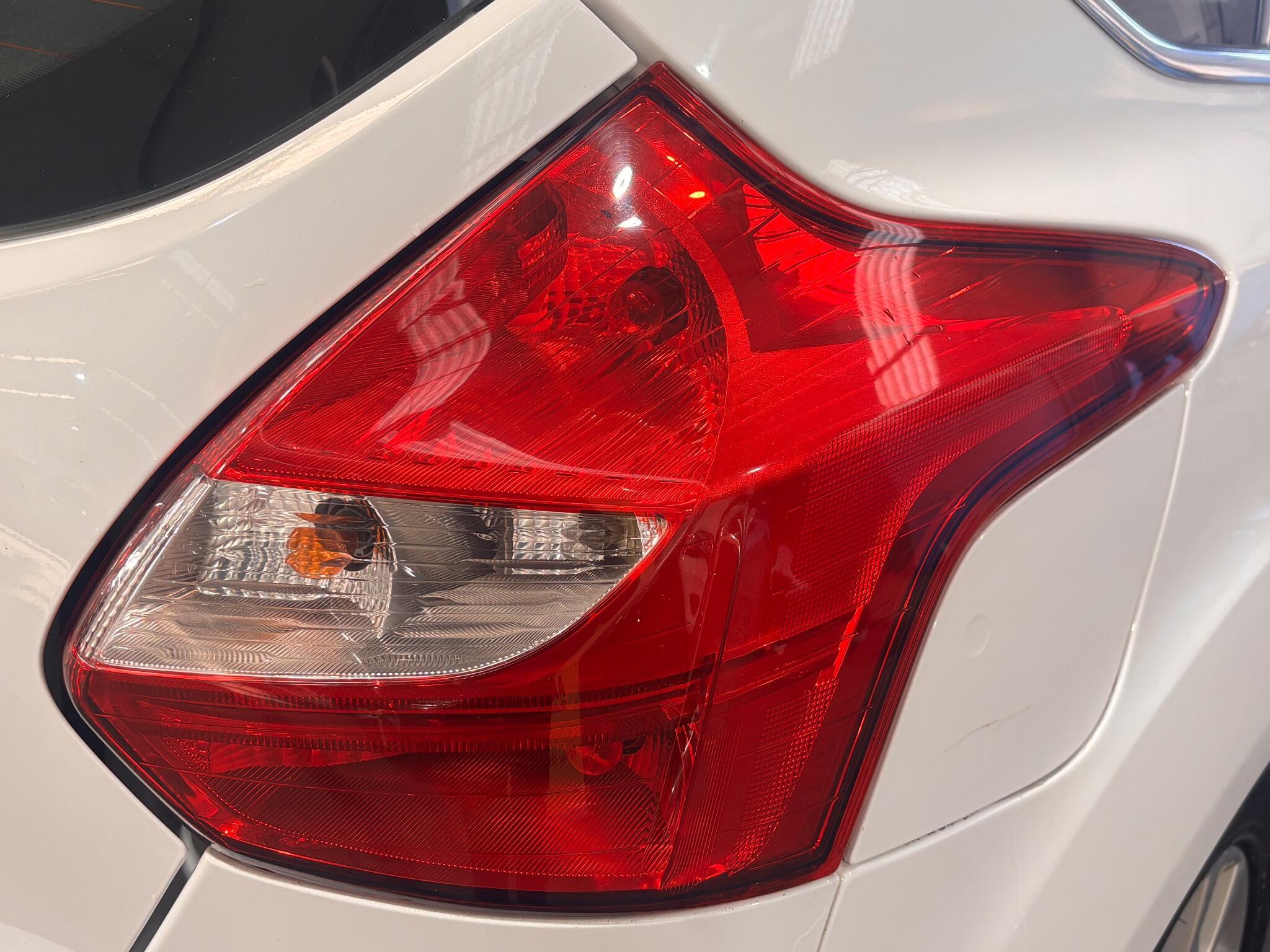 Ford Focus - Image 30