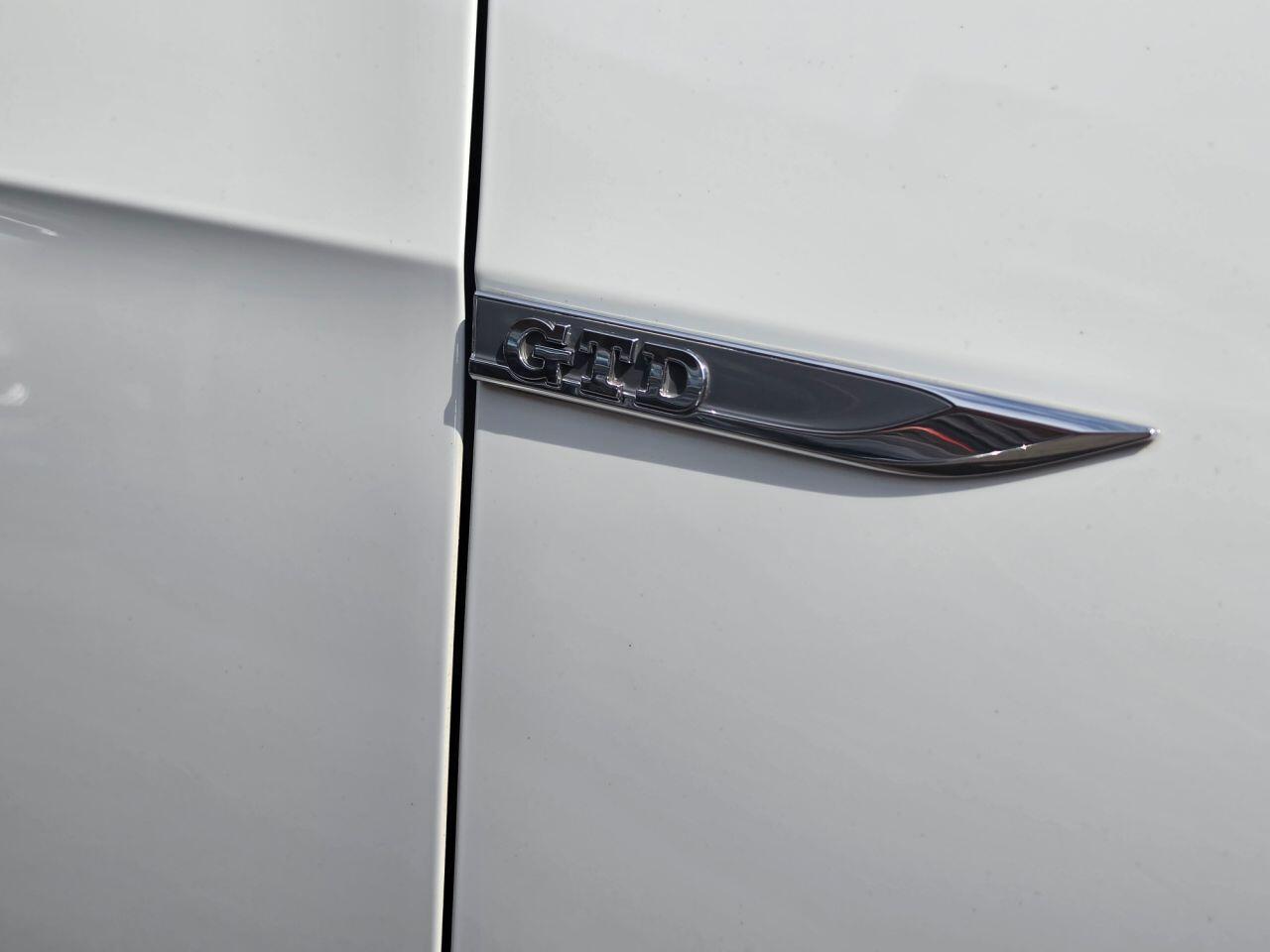 Volkswagen Golf - Image 9