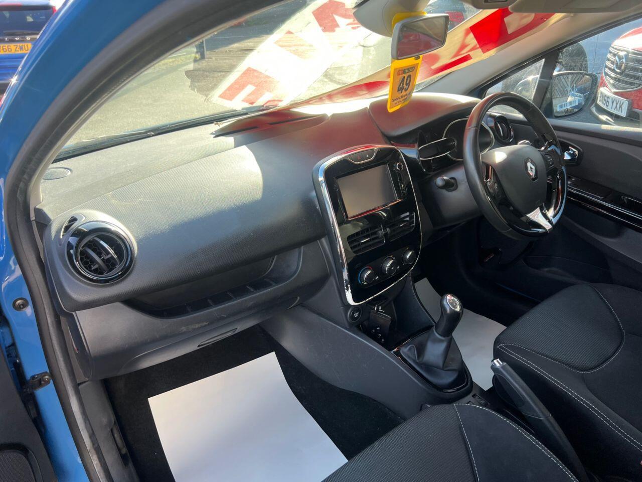 Renault Clio - Image 13