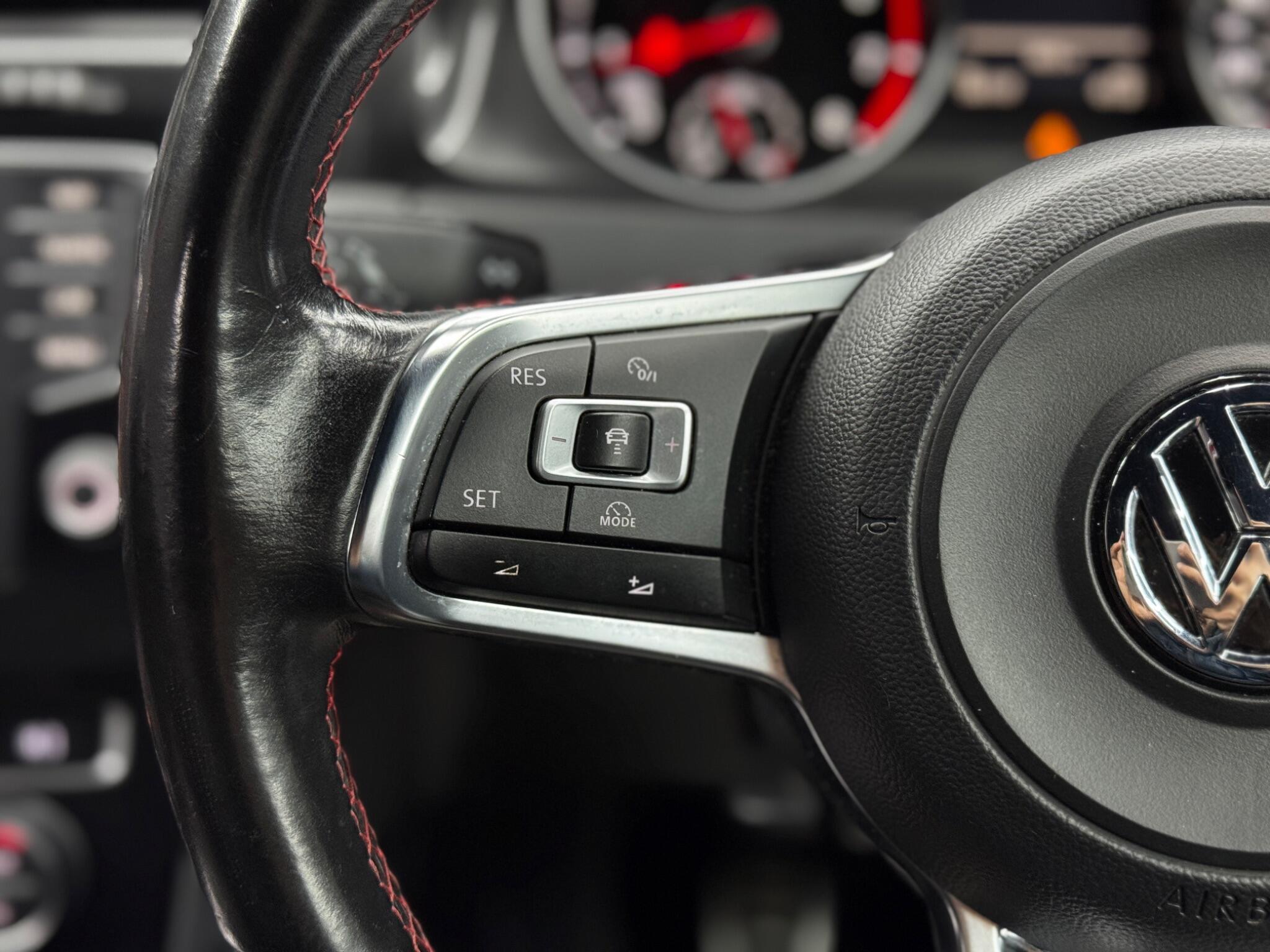 Volkswagen Golf - Image 19