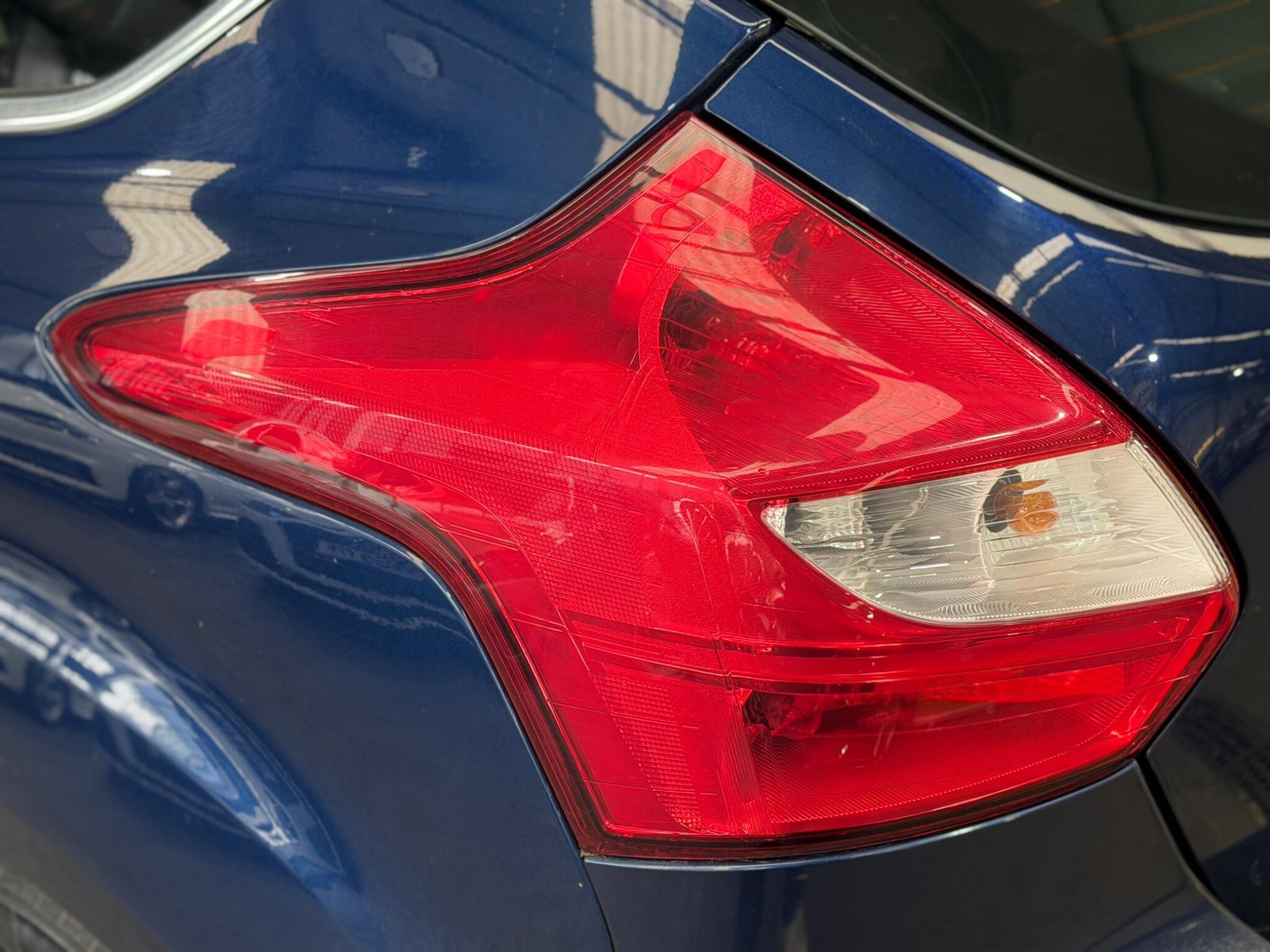 Ford Focus - Image 9