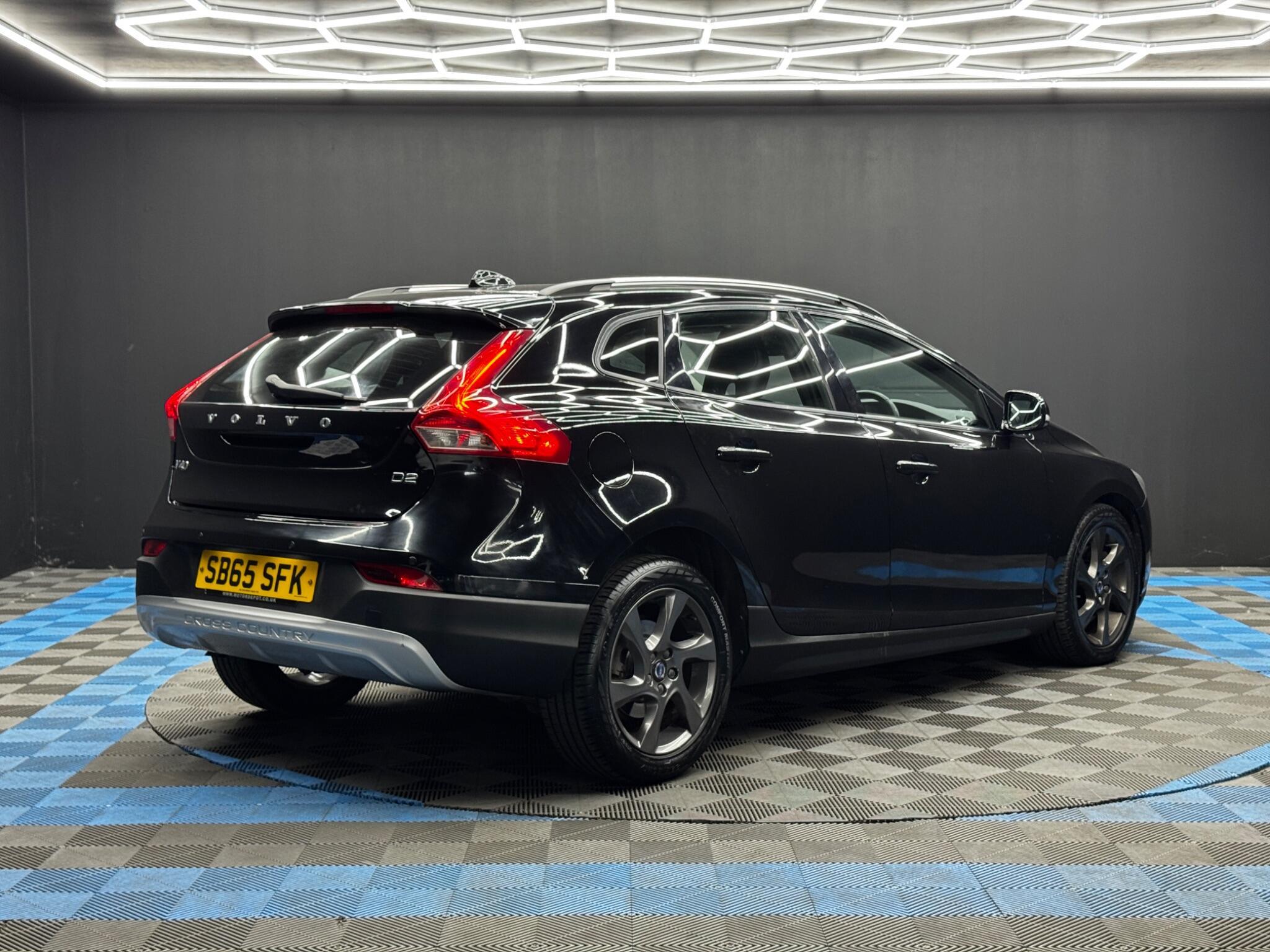 Volvo V40 CROSS COUNTRY - Image 5