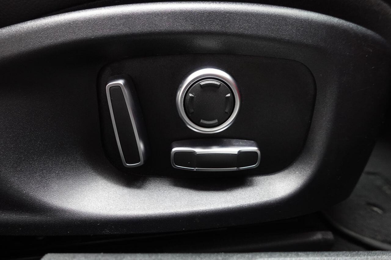 Jaguar XE - Image 24