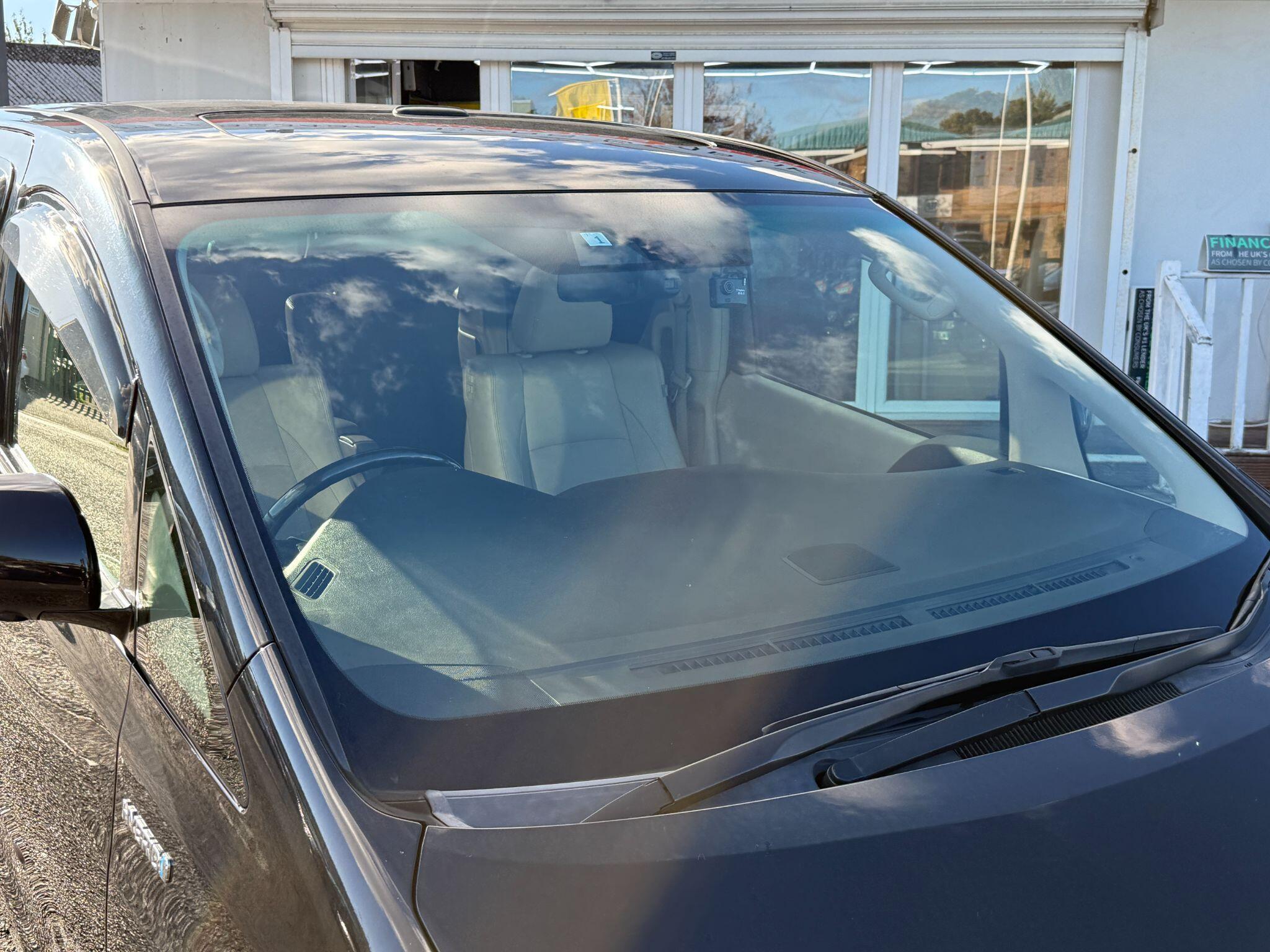 Toyota Alphard - Image 9