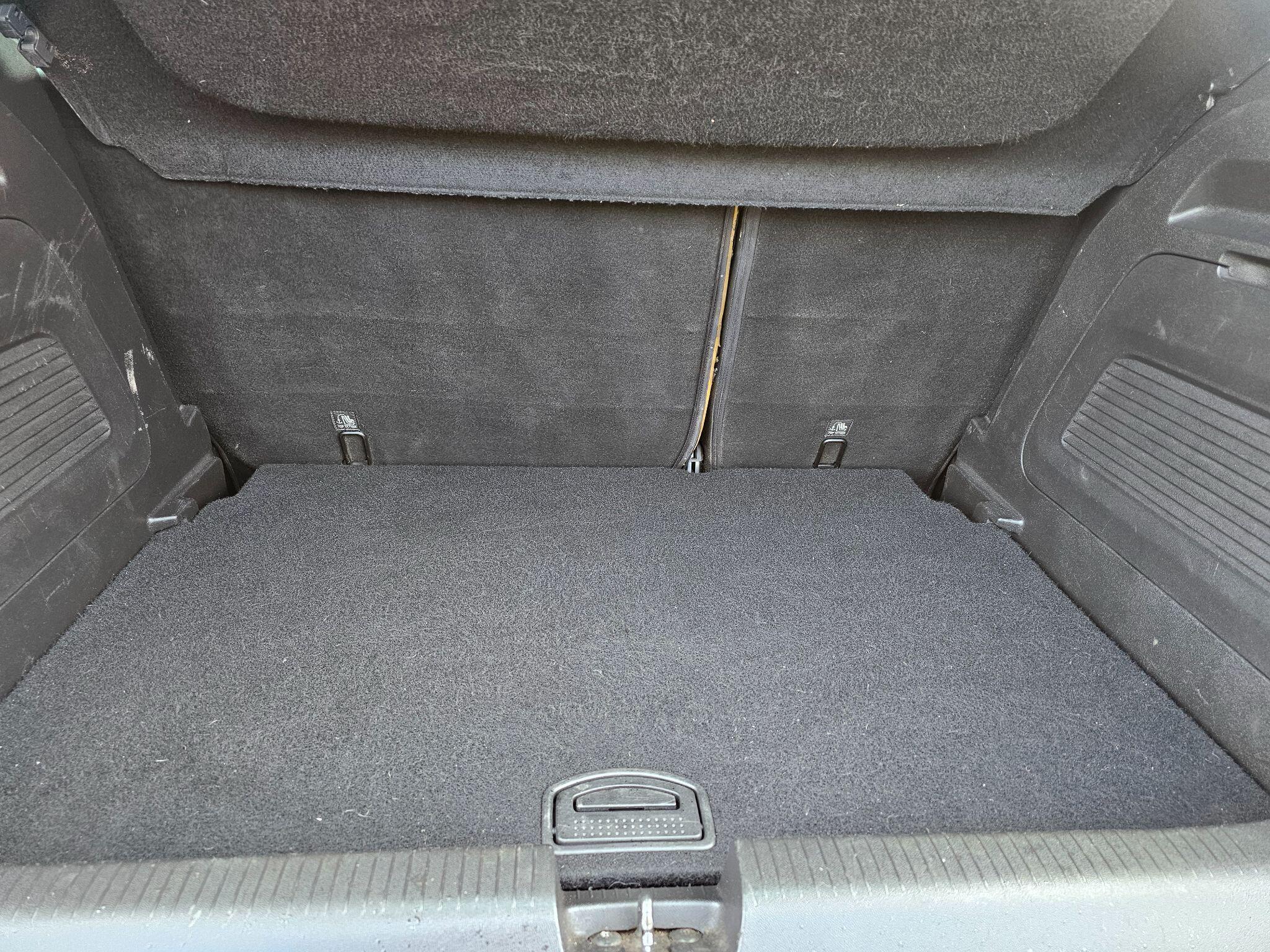 Vauxhall Crossland X - Image 13