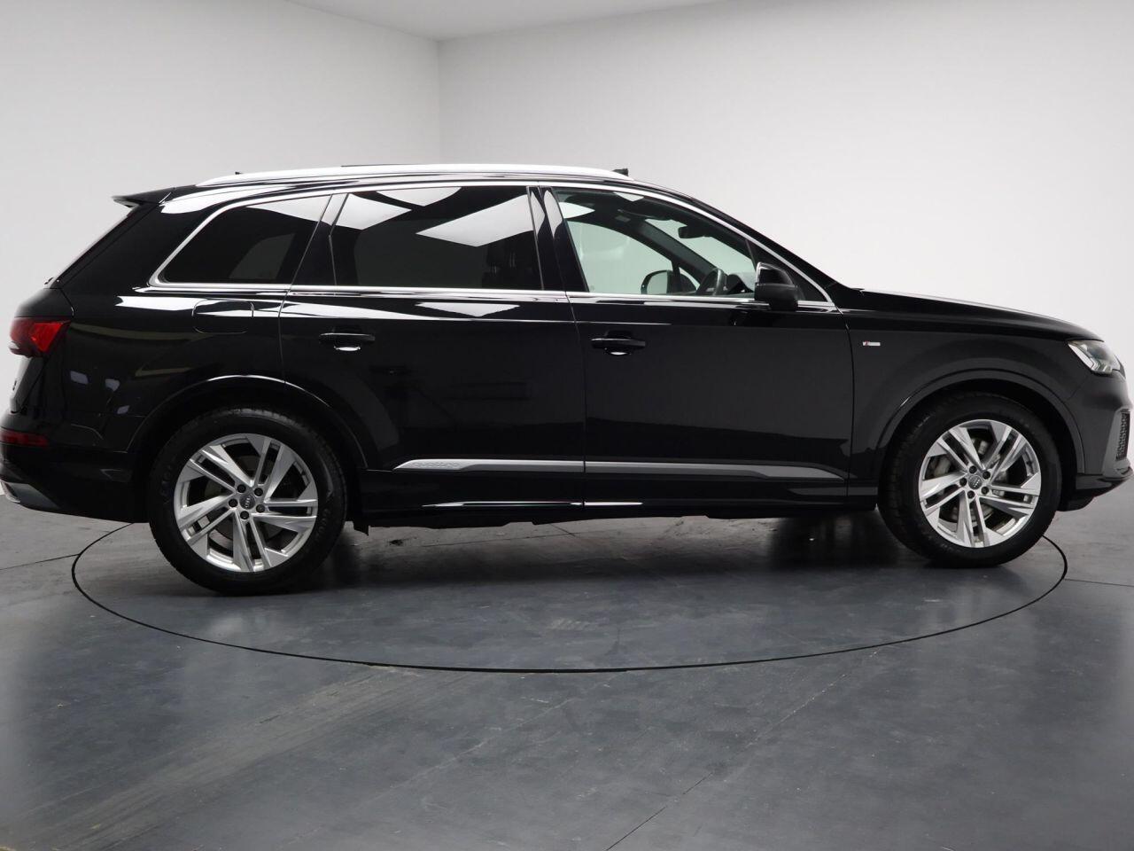 Audi Q7 - Image 14