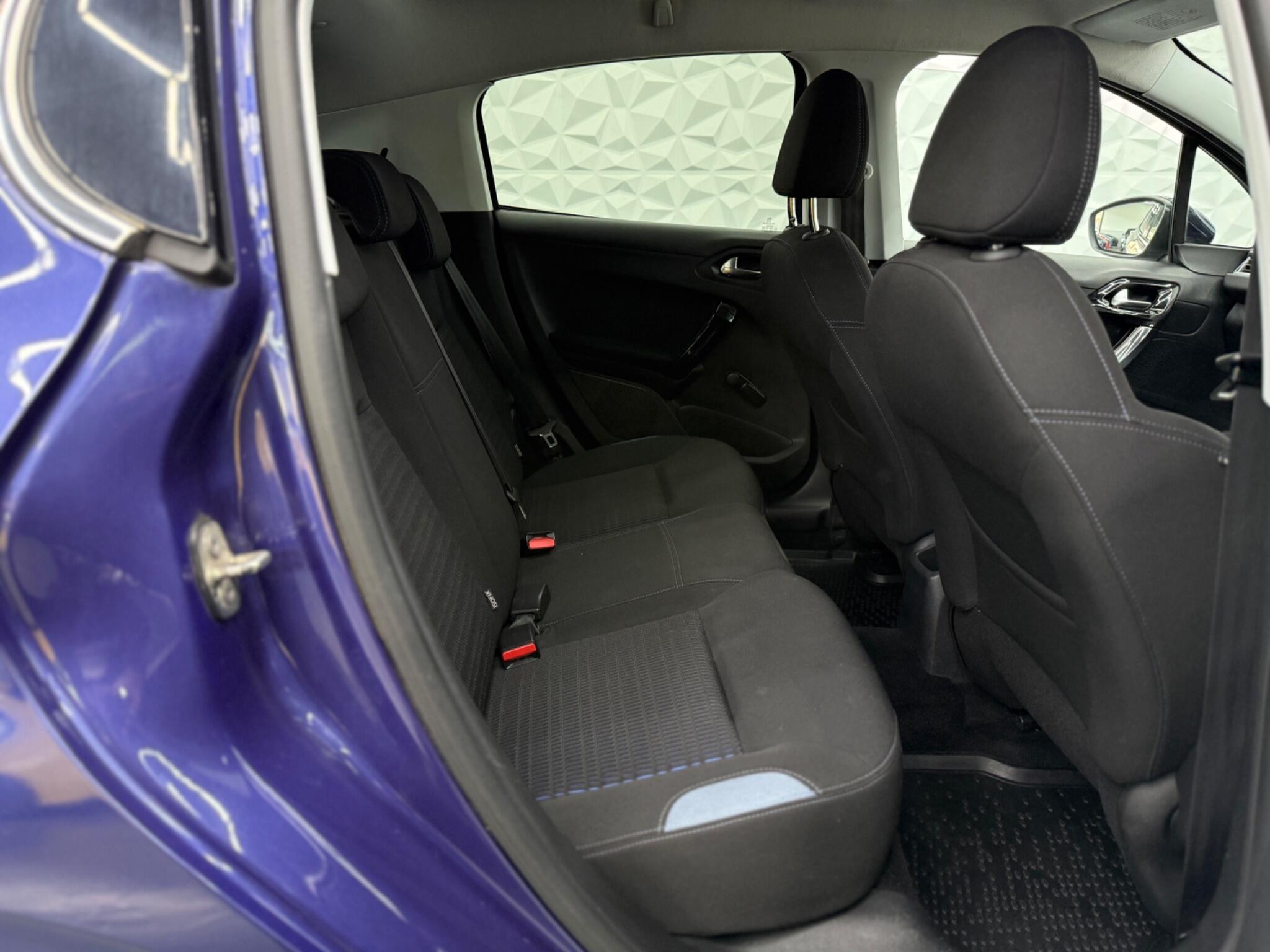 Peugeot 208 - Image 21