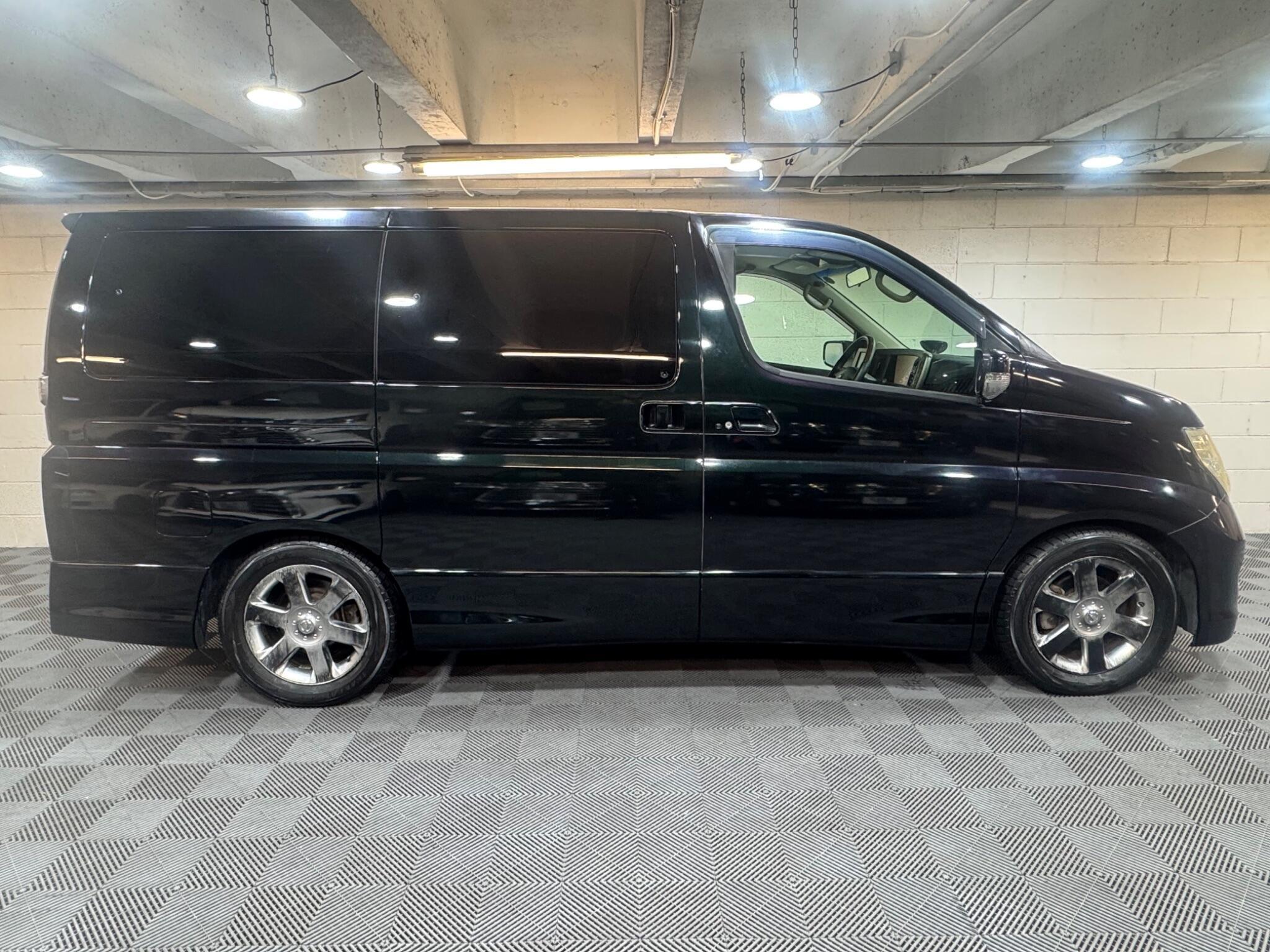 Nissan Elgrand - Image 5
