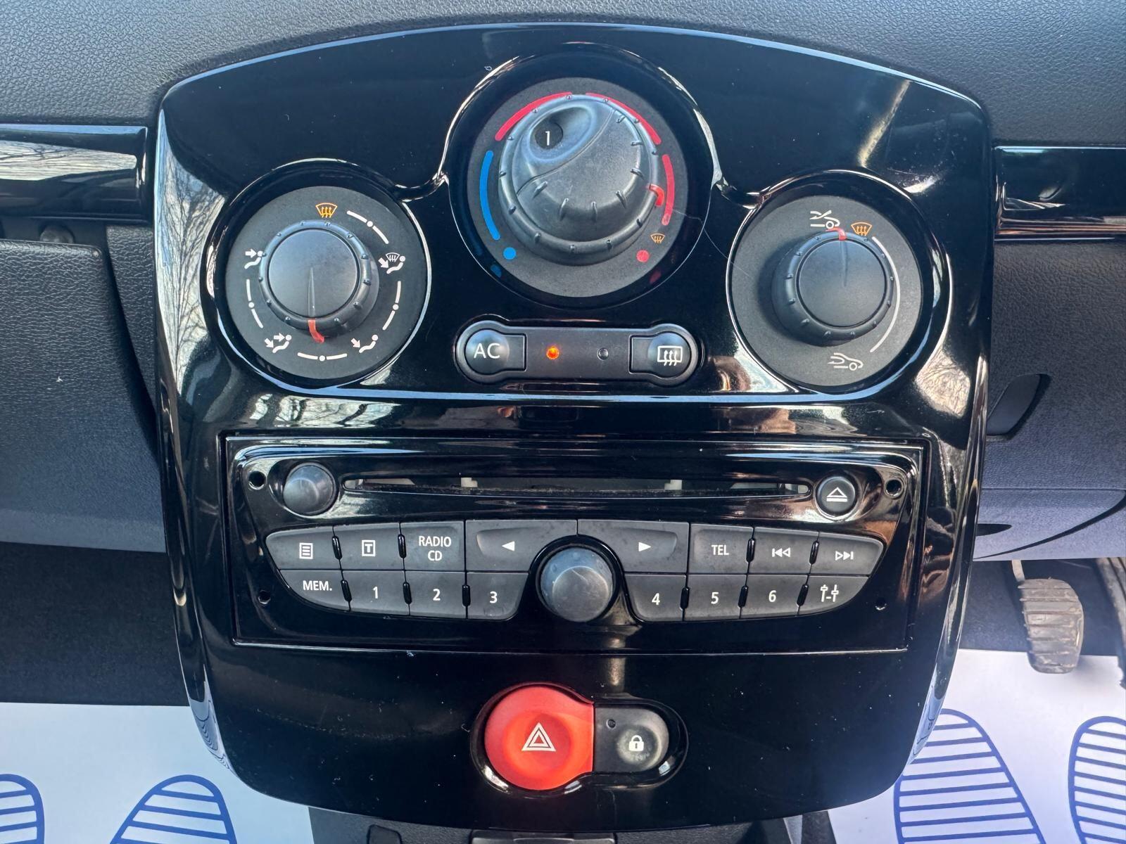 Renault Clio - Image 44