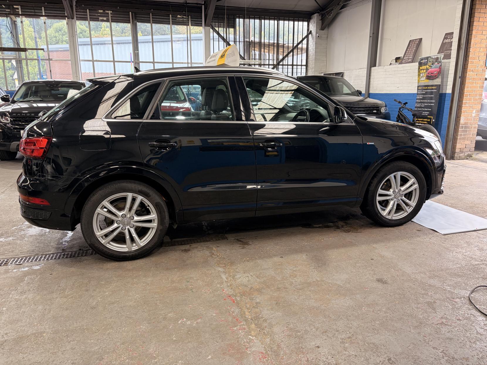 Audi Q3 - Image 9