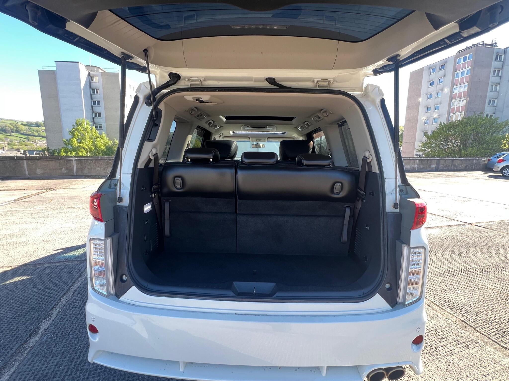 Nissan Elgrand - Image 16