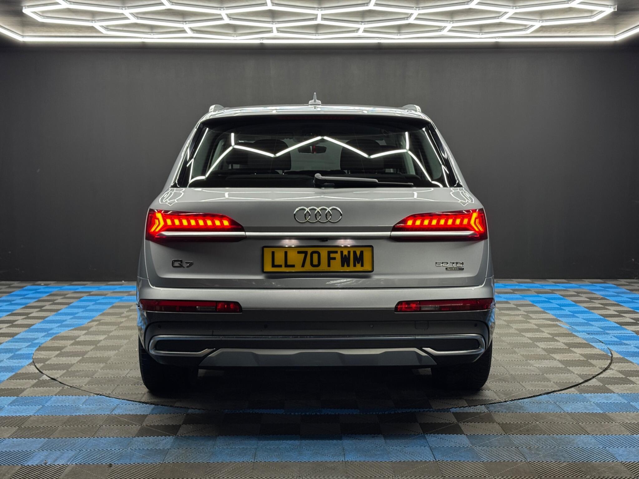 Audi Q7 - Image 6