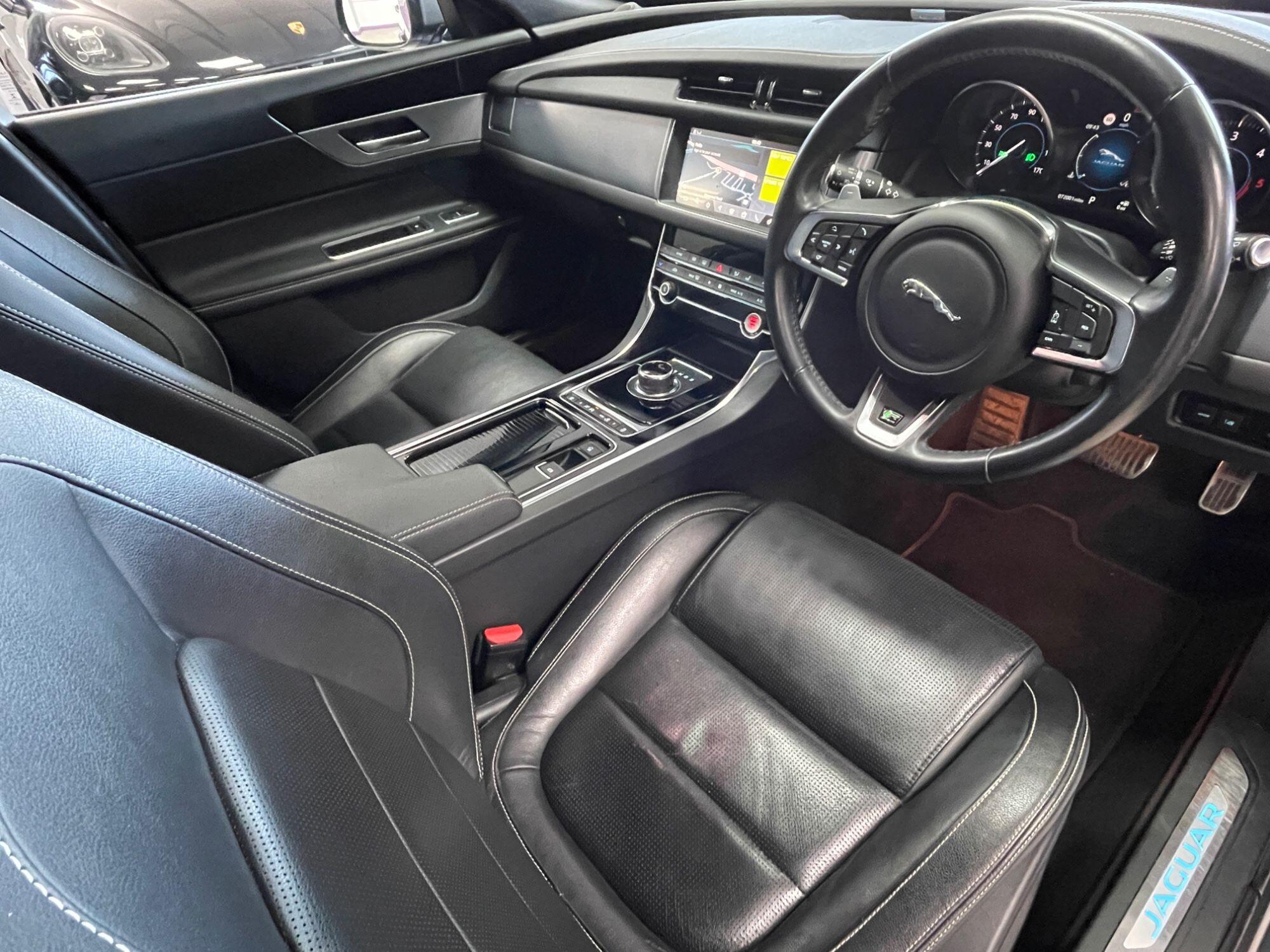 Jaguar XF - Image 25
