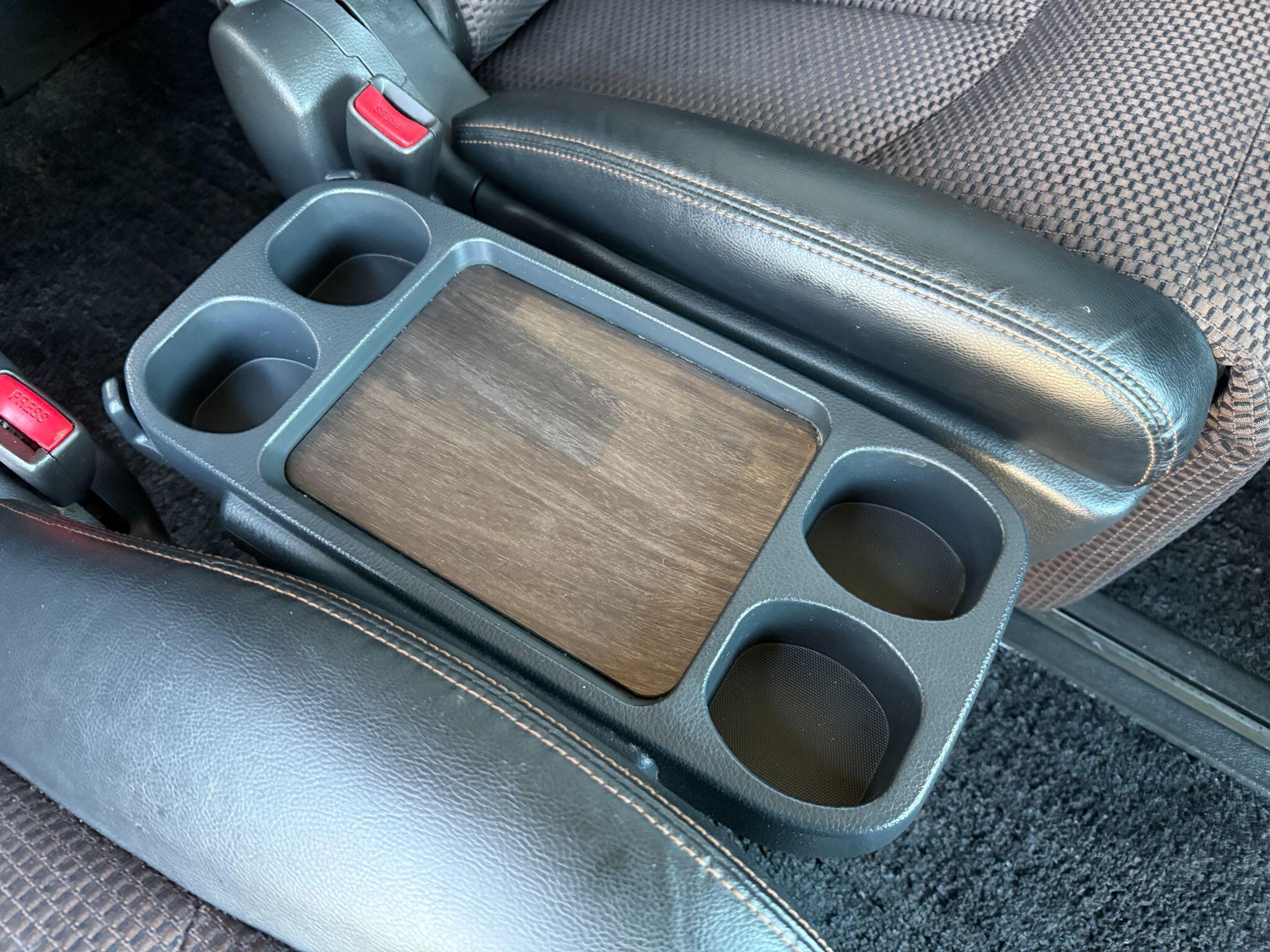 Nissan Elgrand - Image 33