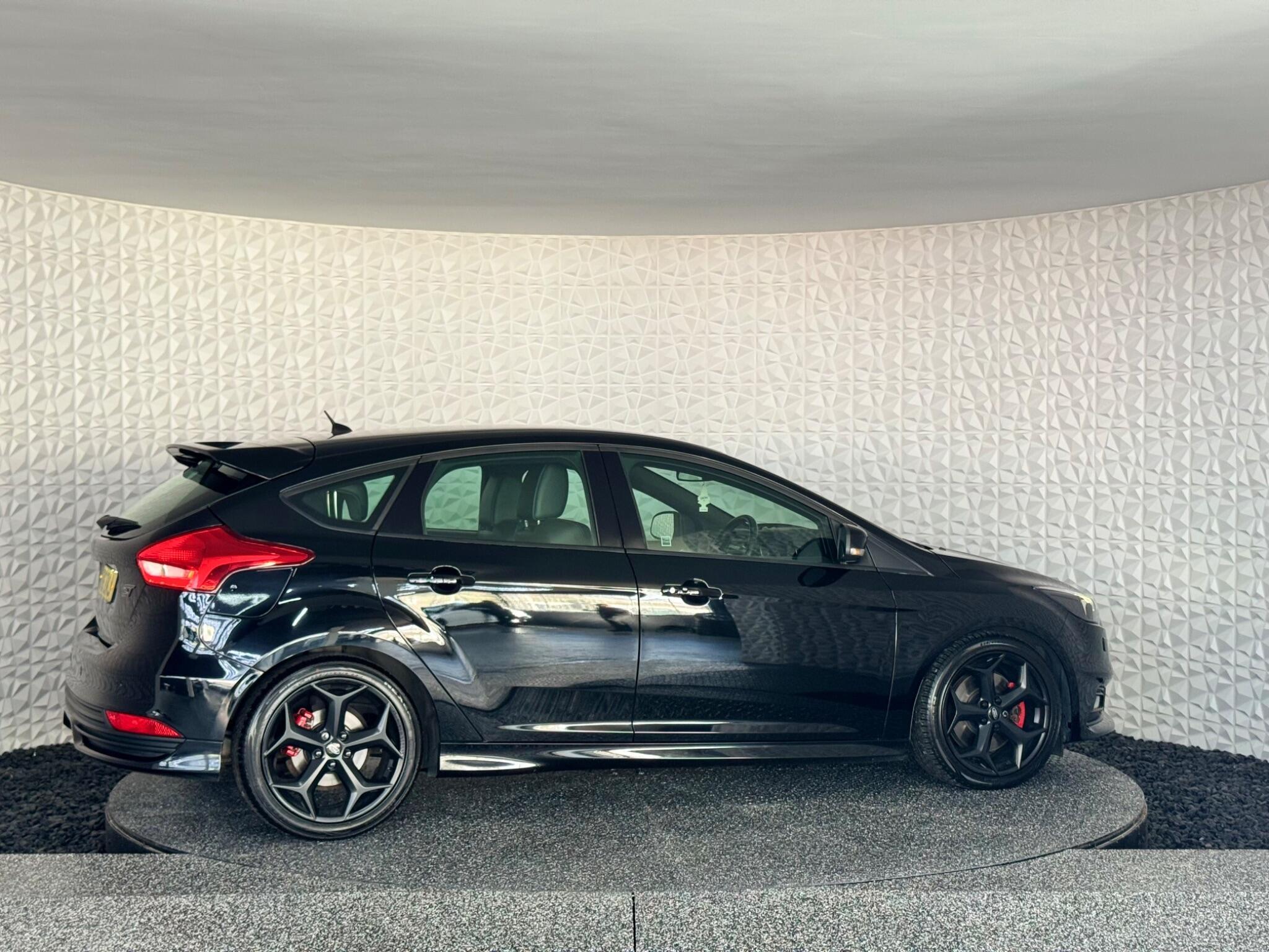 Ford Focus - Image 9