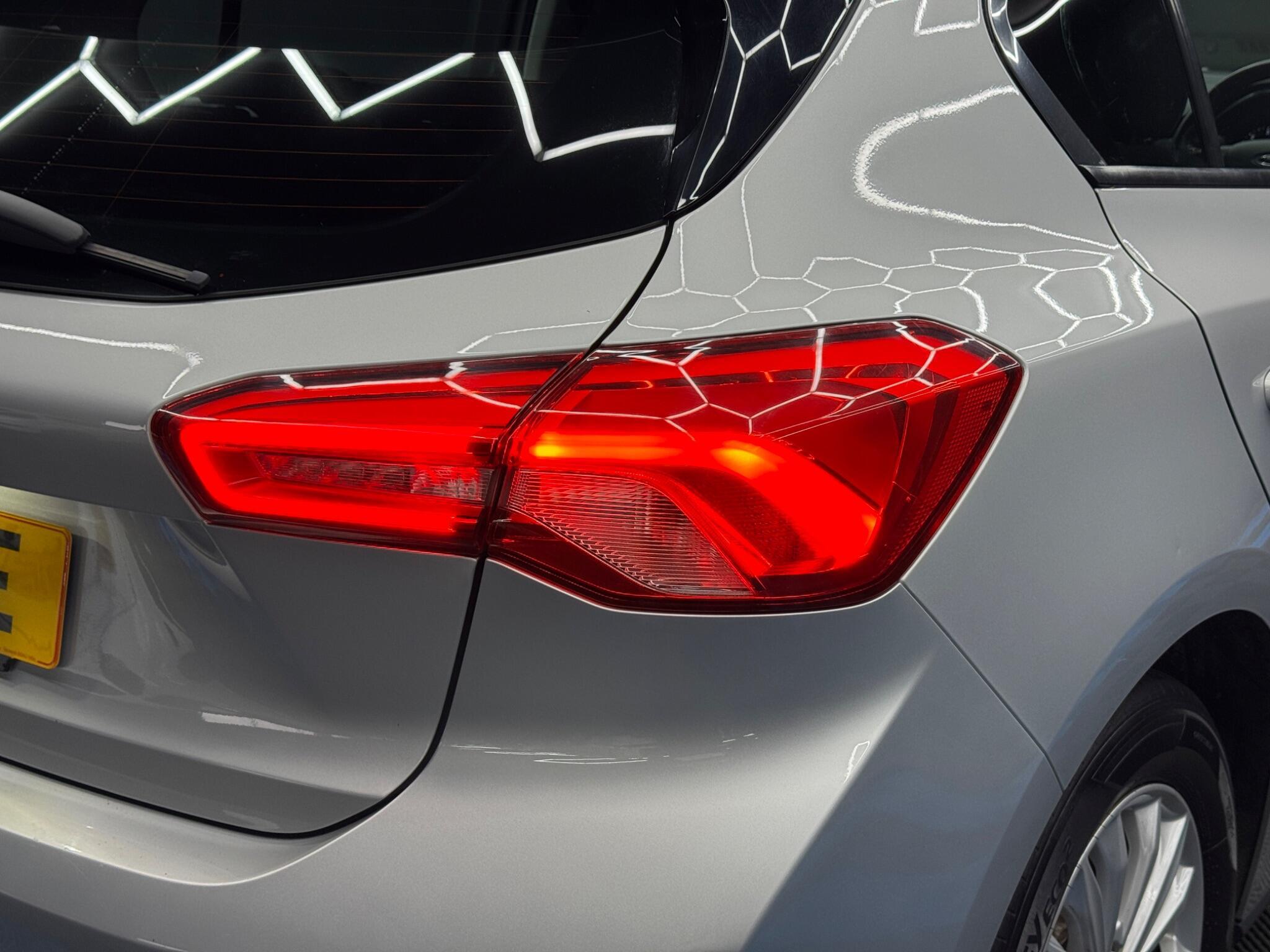 Ford Focus - Image 46