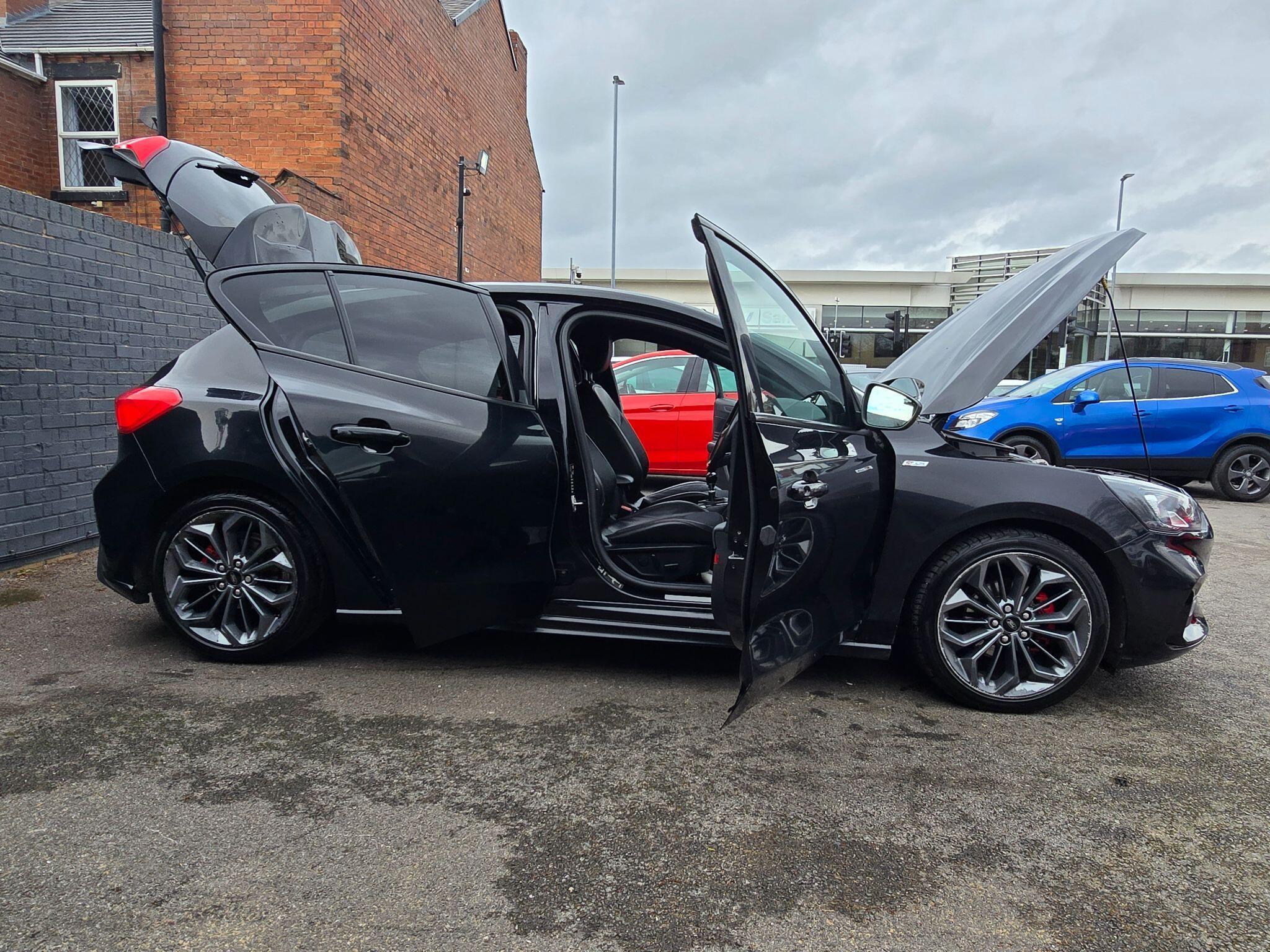 Ford Focus - Image 18