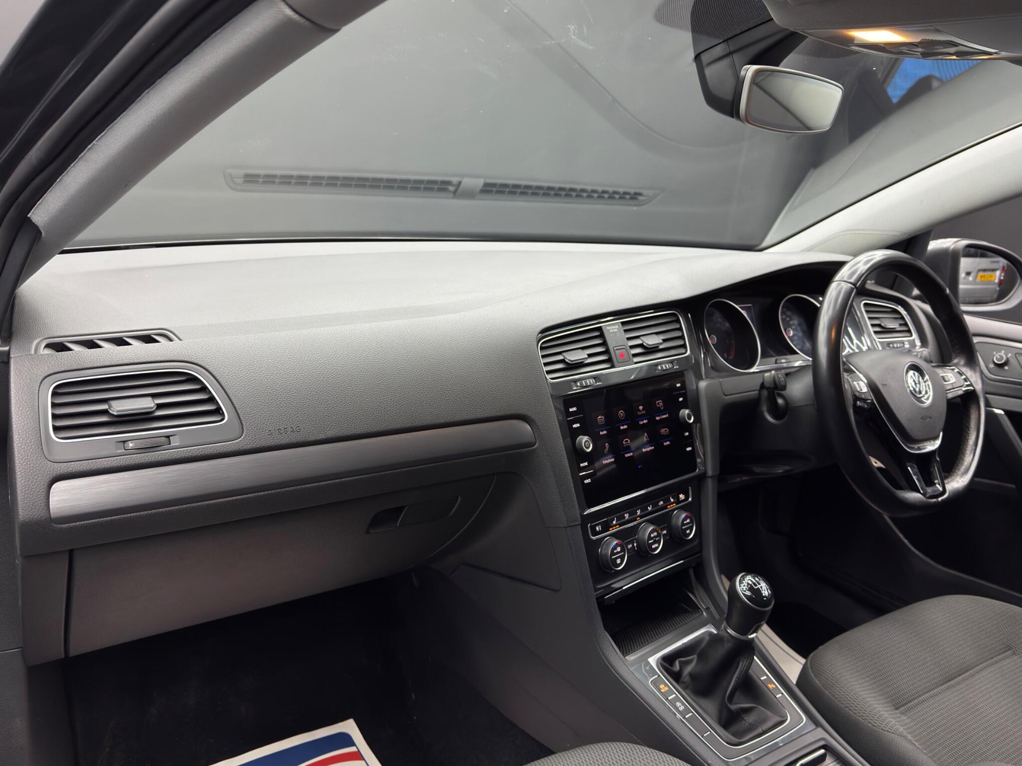 Volkswagen Golf - Image 11