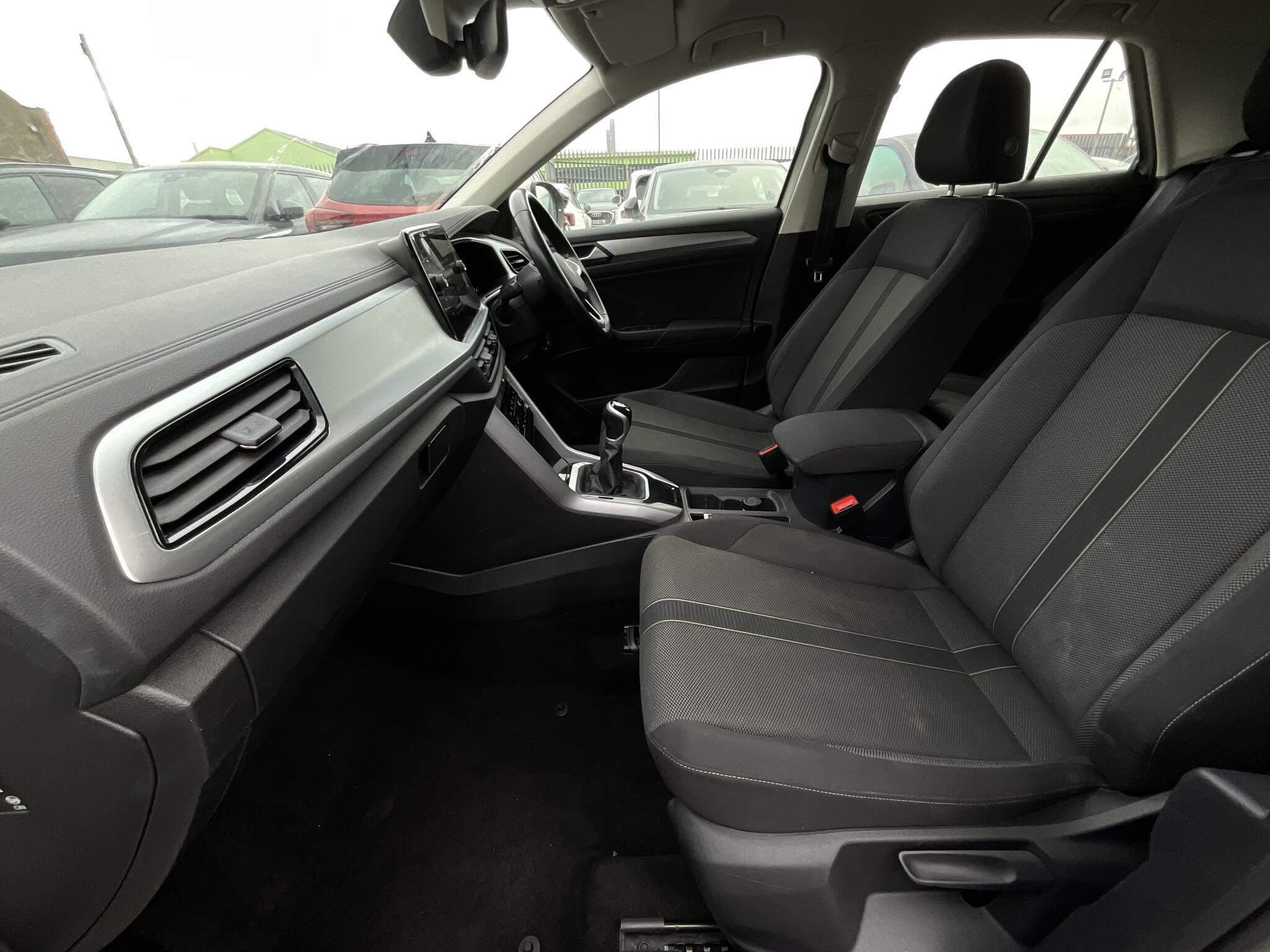 Volkswagen T-Roc - Image 18