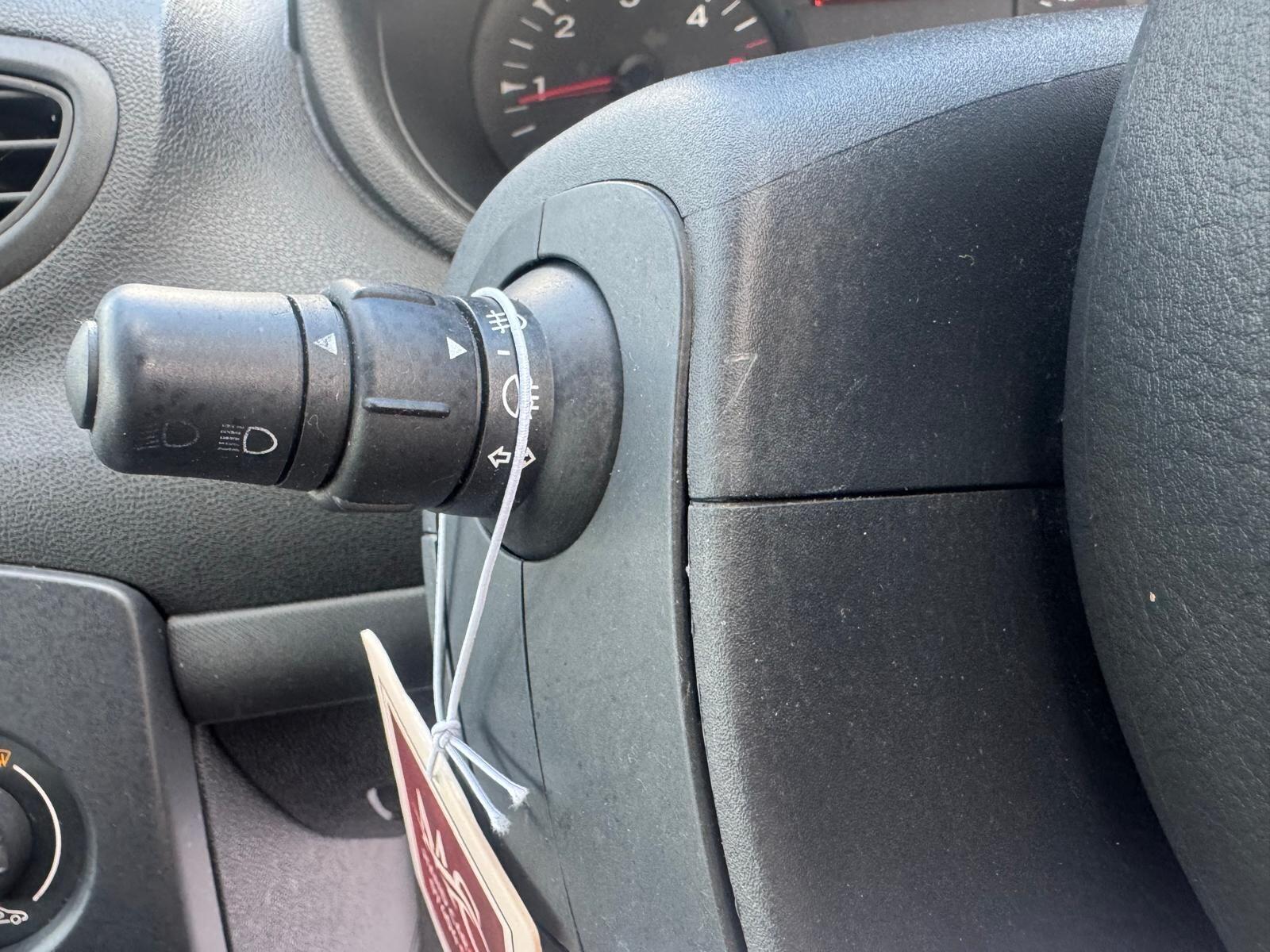 Renault Clio - Image 27