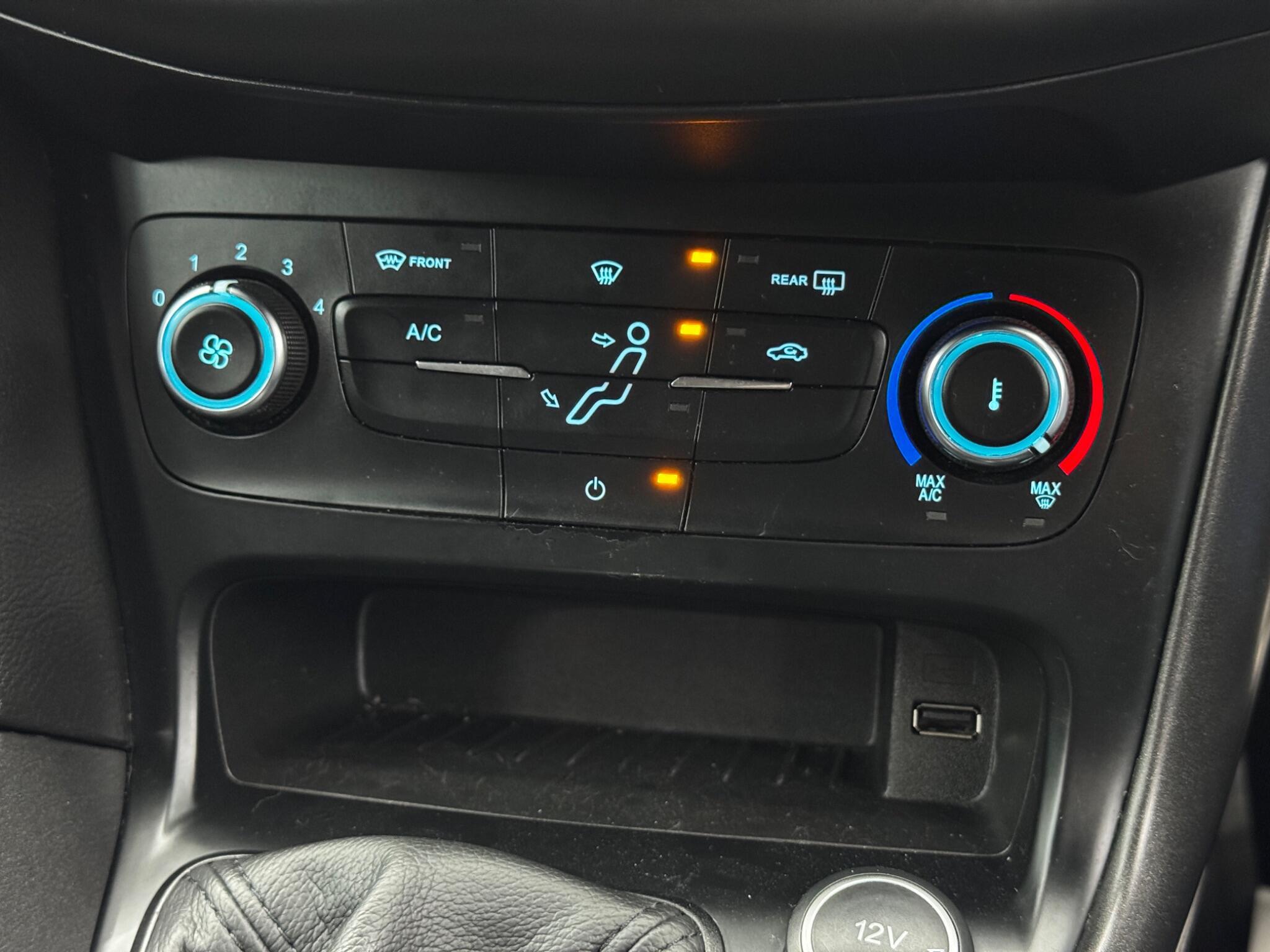 Ford Focus - Image 27