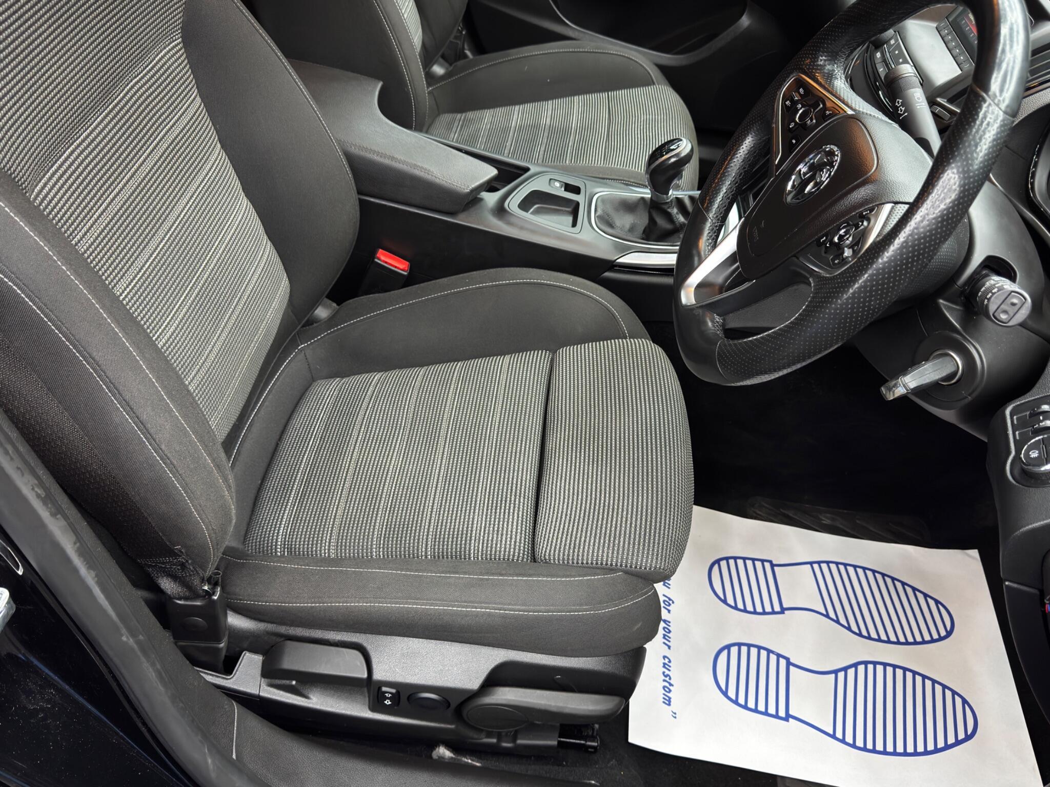 Vauxhall Insignia - Image 13