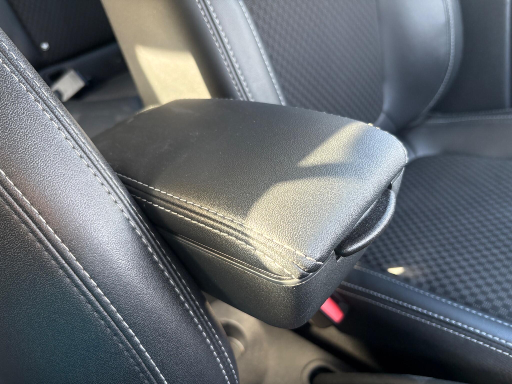 Renault Clio - Image 44