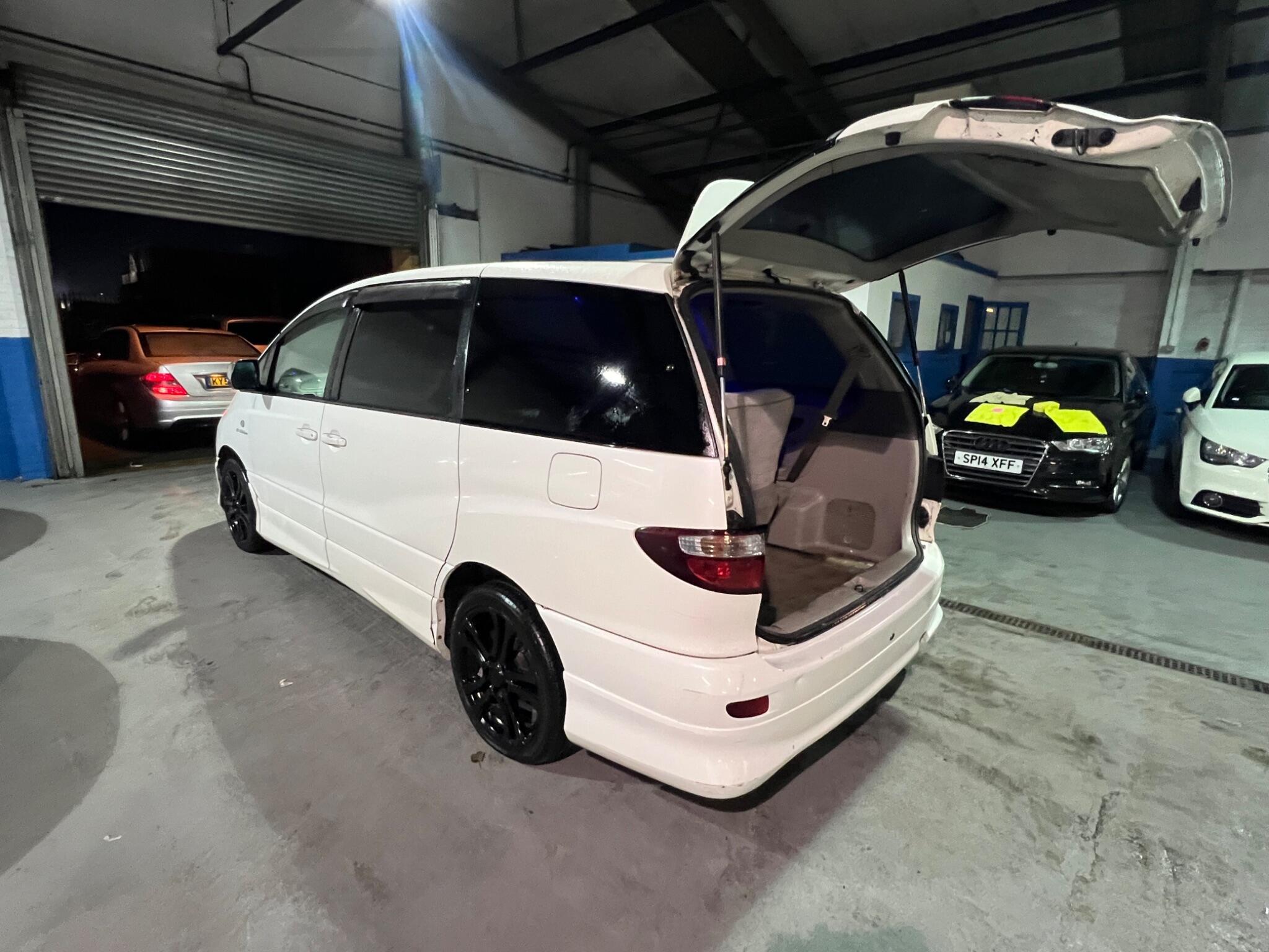 Toyota Estima - Image 9