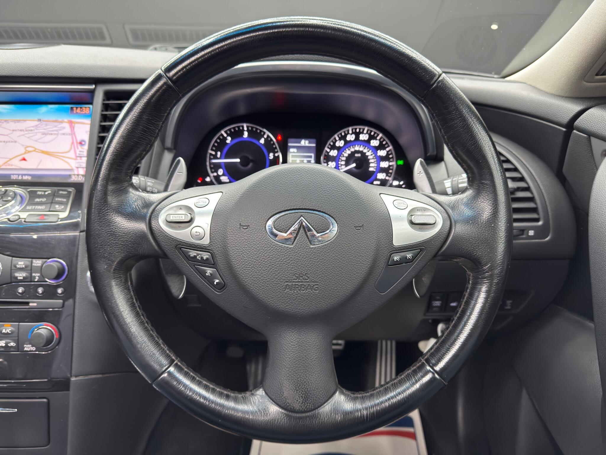 Infiniti QX70 - Image 19