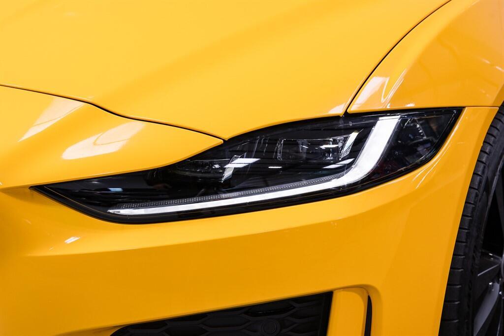 Jaguar XE - Image 10