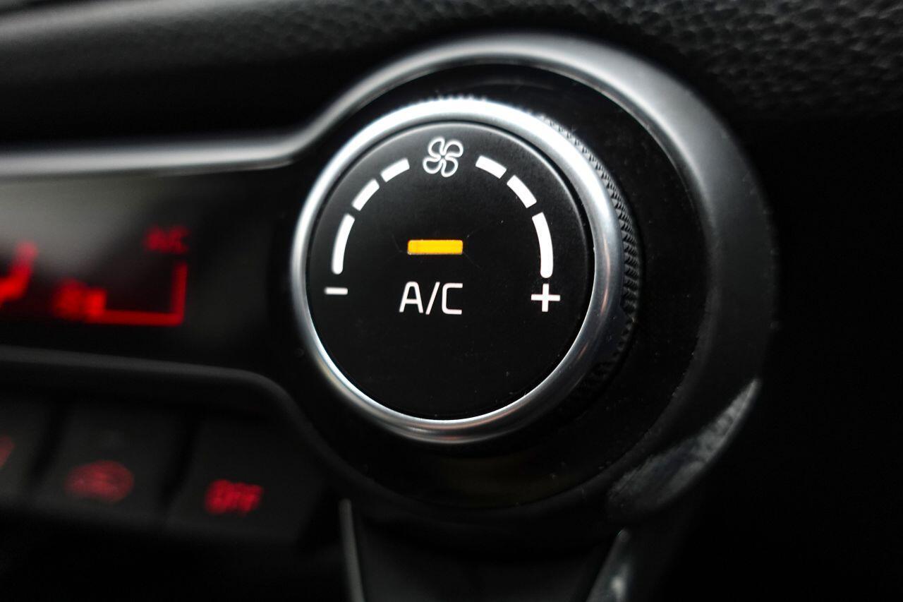 Kia Stonic - Image 38