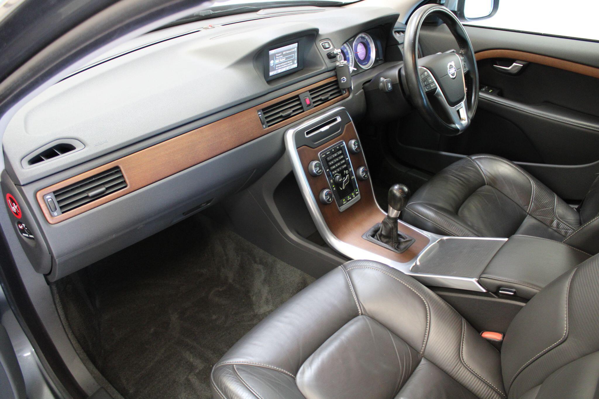 Volvo V70 - Image 2