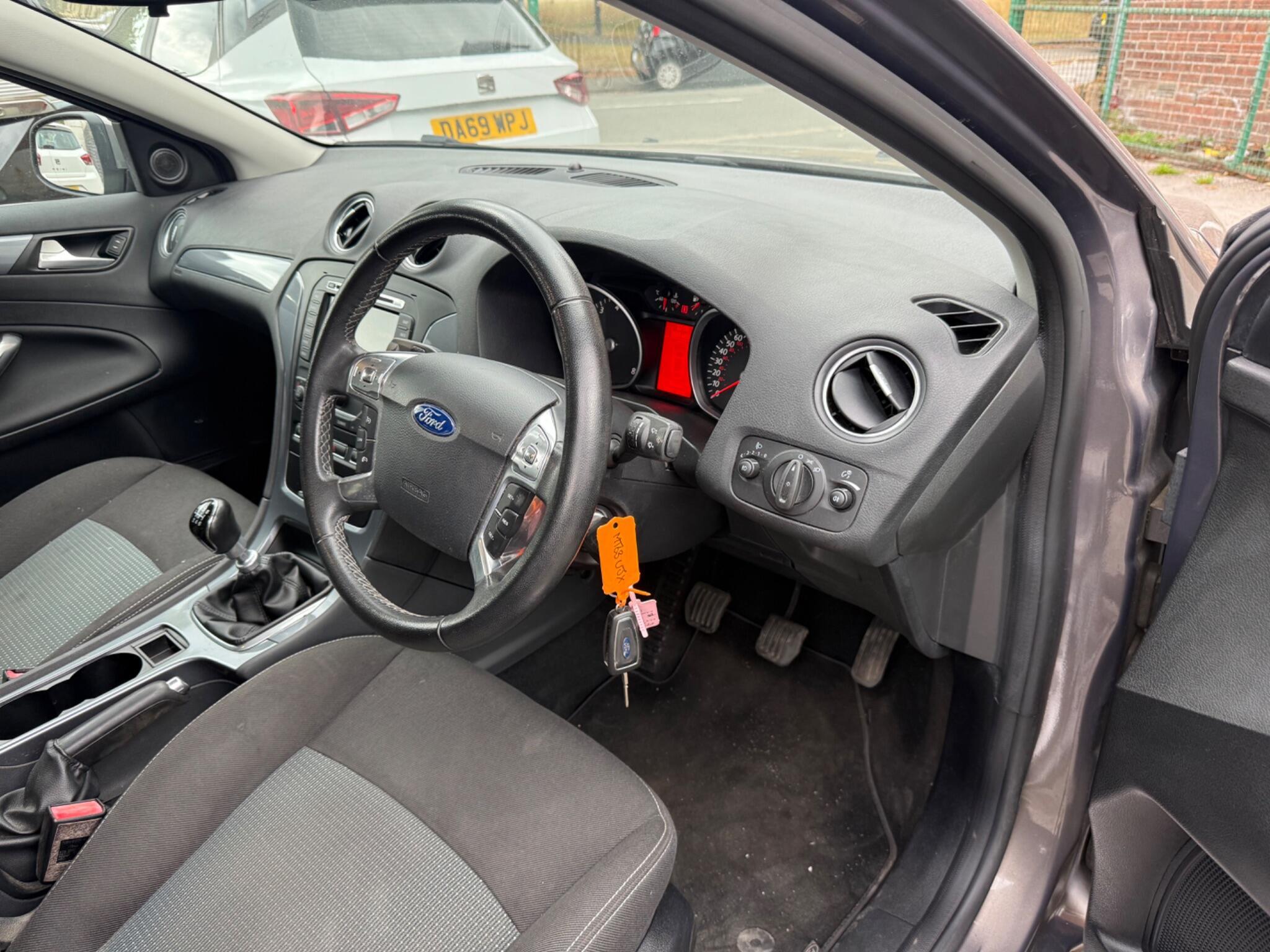 Ford Mondeo - Image 16