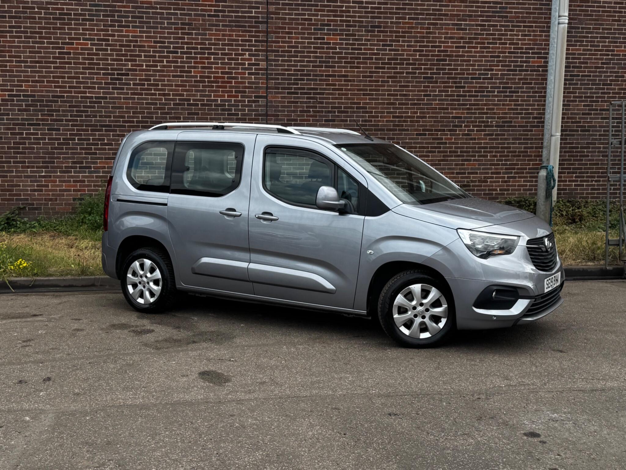 Vauxhall Combo Life - Image 12