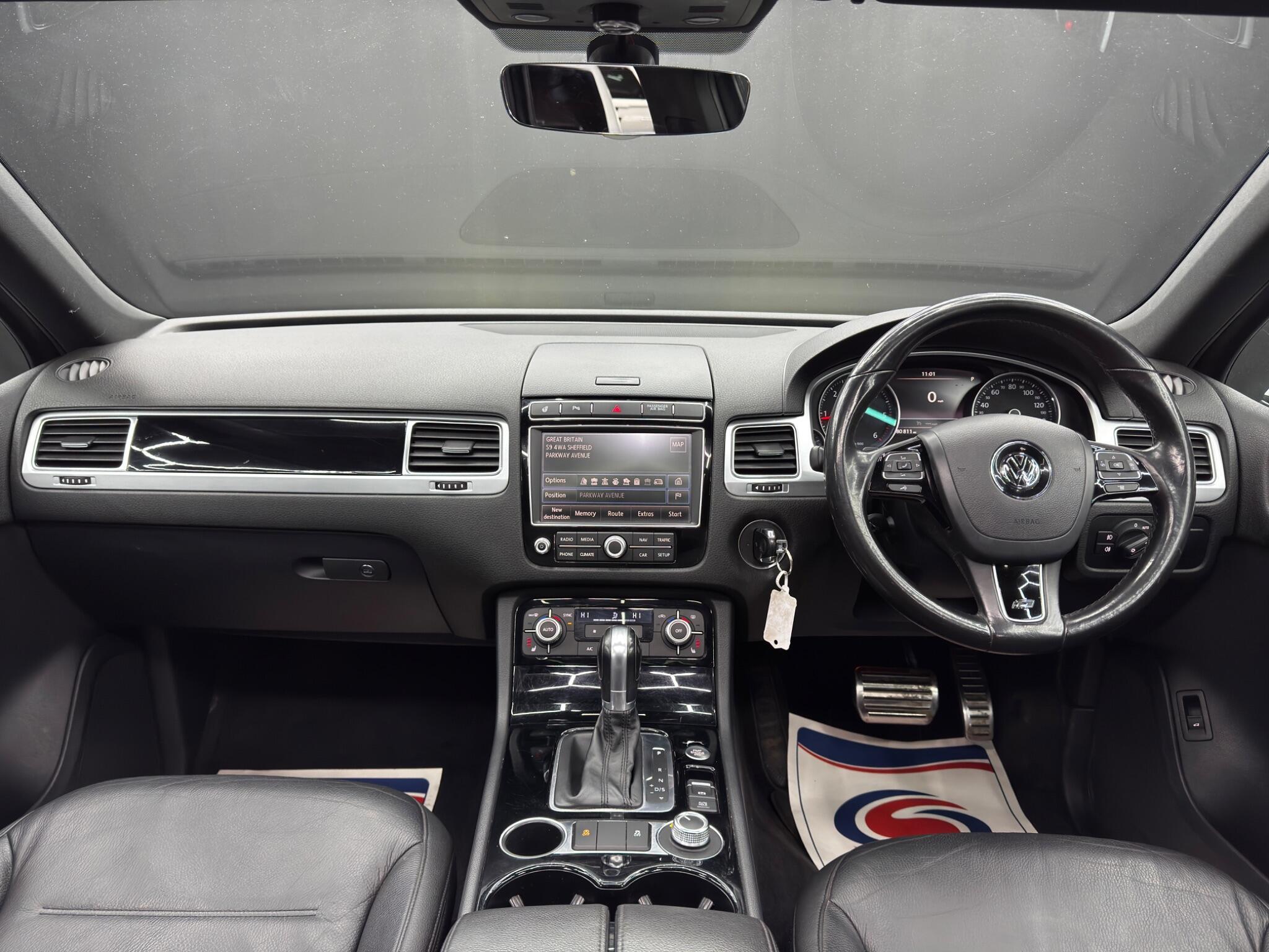 Volkswagen Touareg - Image 10