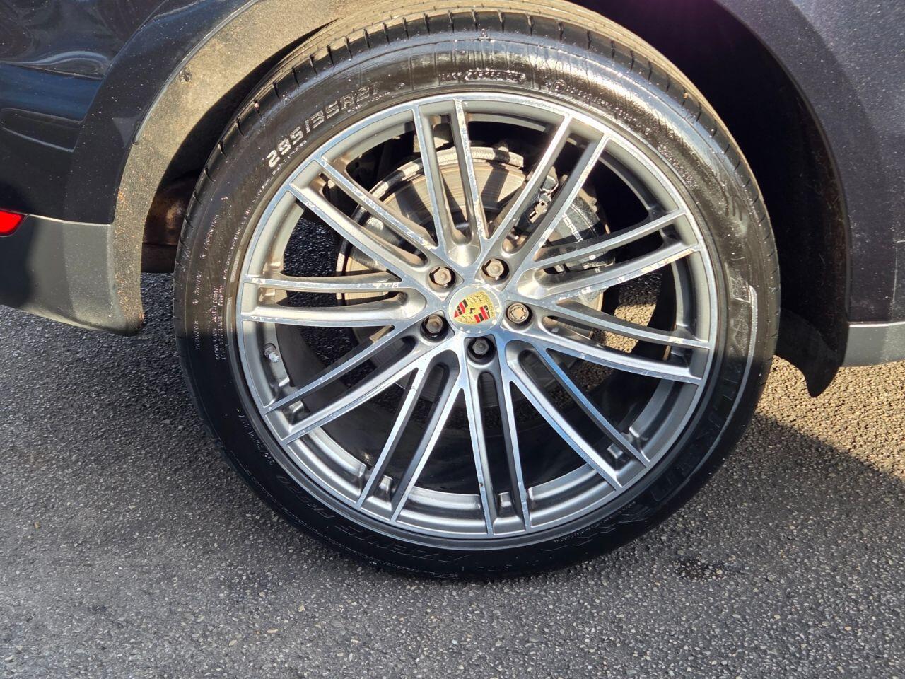 Porsche Macan - Image 41