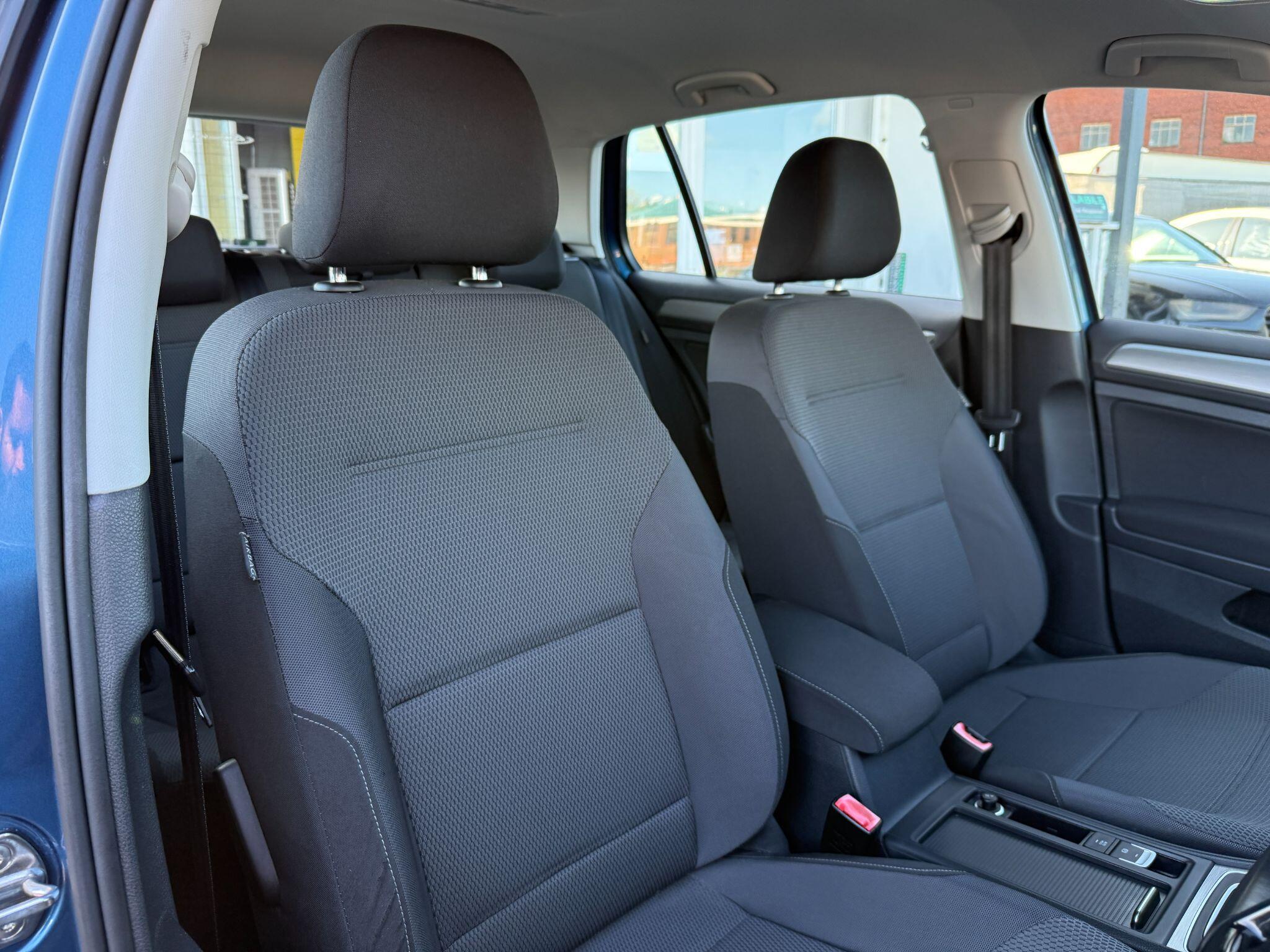 Volkswagen Golf - Image 27