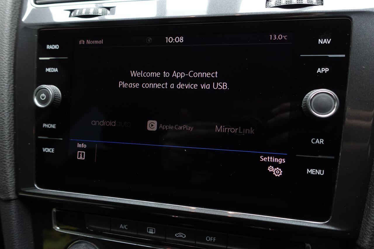 Volkswagen Golf - Image 23