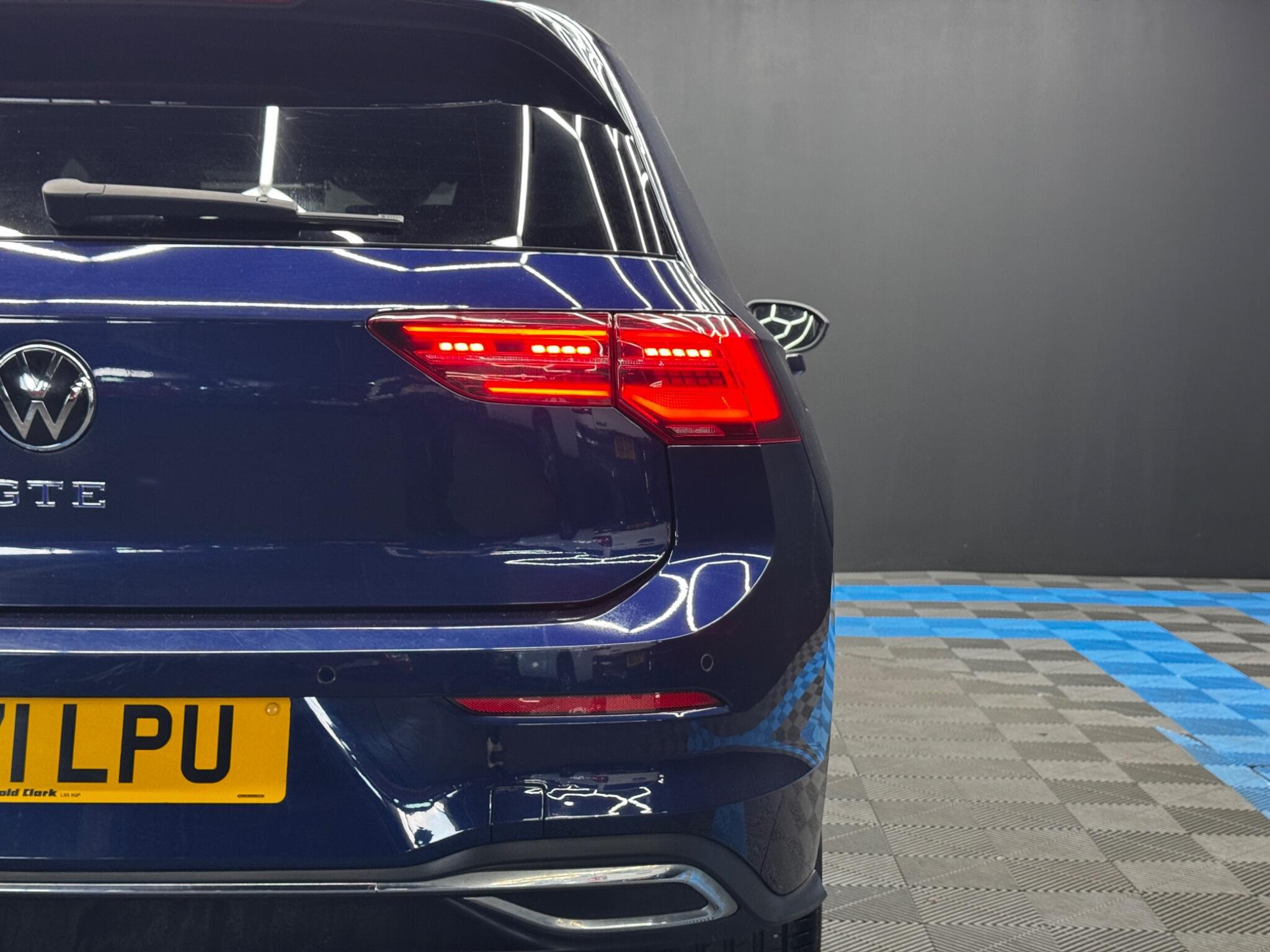 Volkswagen Golf - Image 43