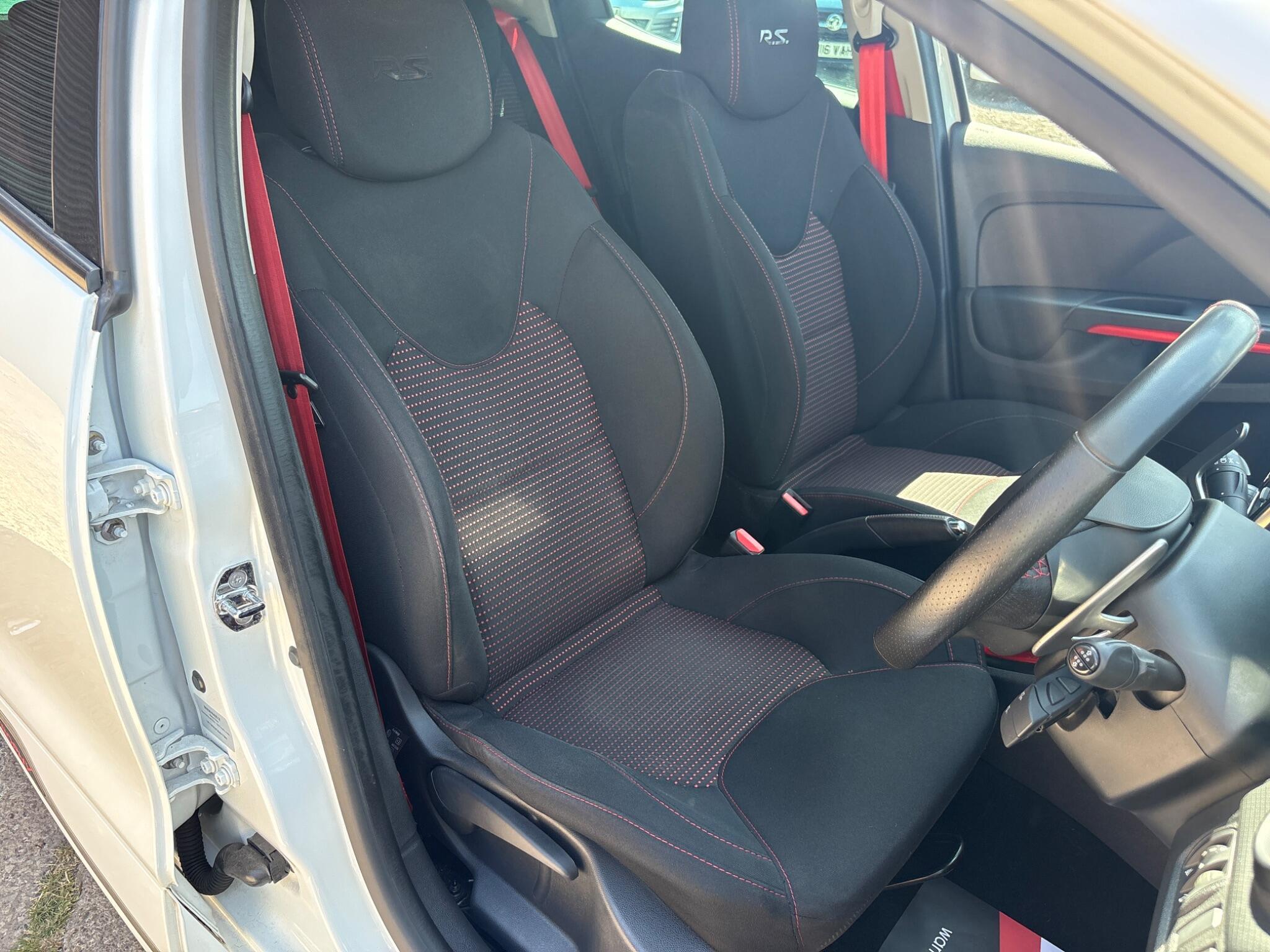 Renault Clio - Image 16