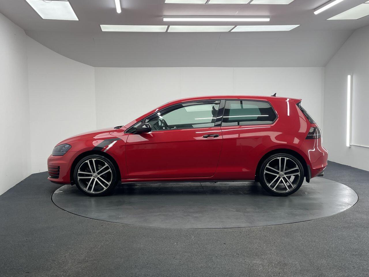 Volkswagen Golf - Image 12