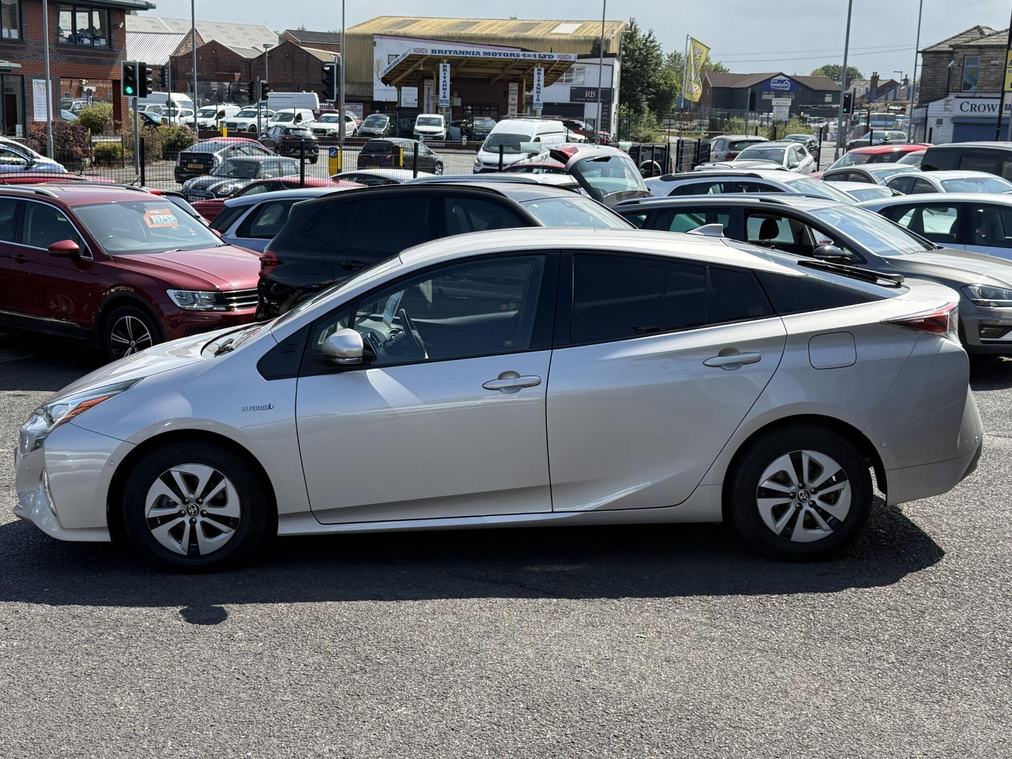 Toyota Prius - Image 18