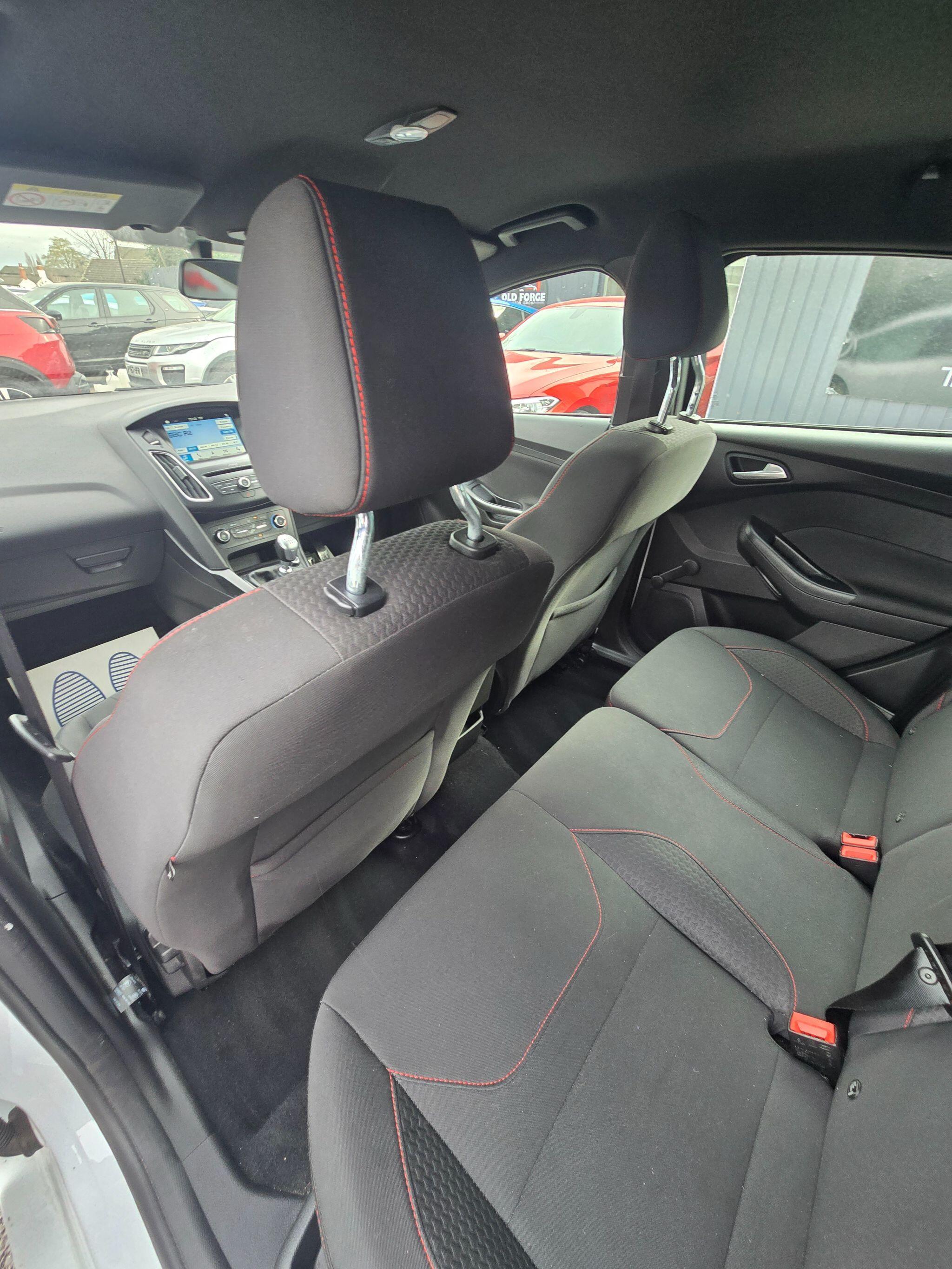 Ford Focus - Image 46