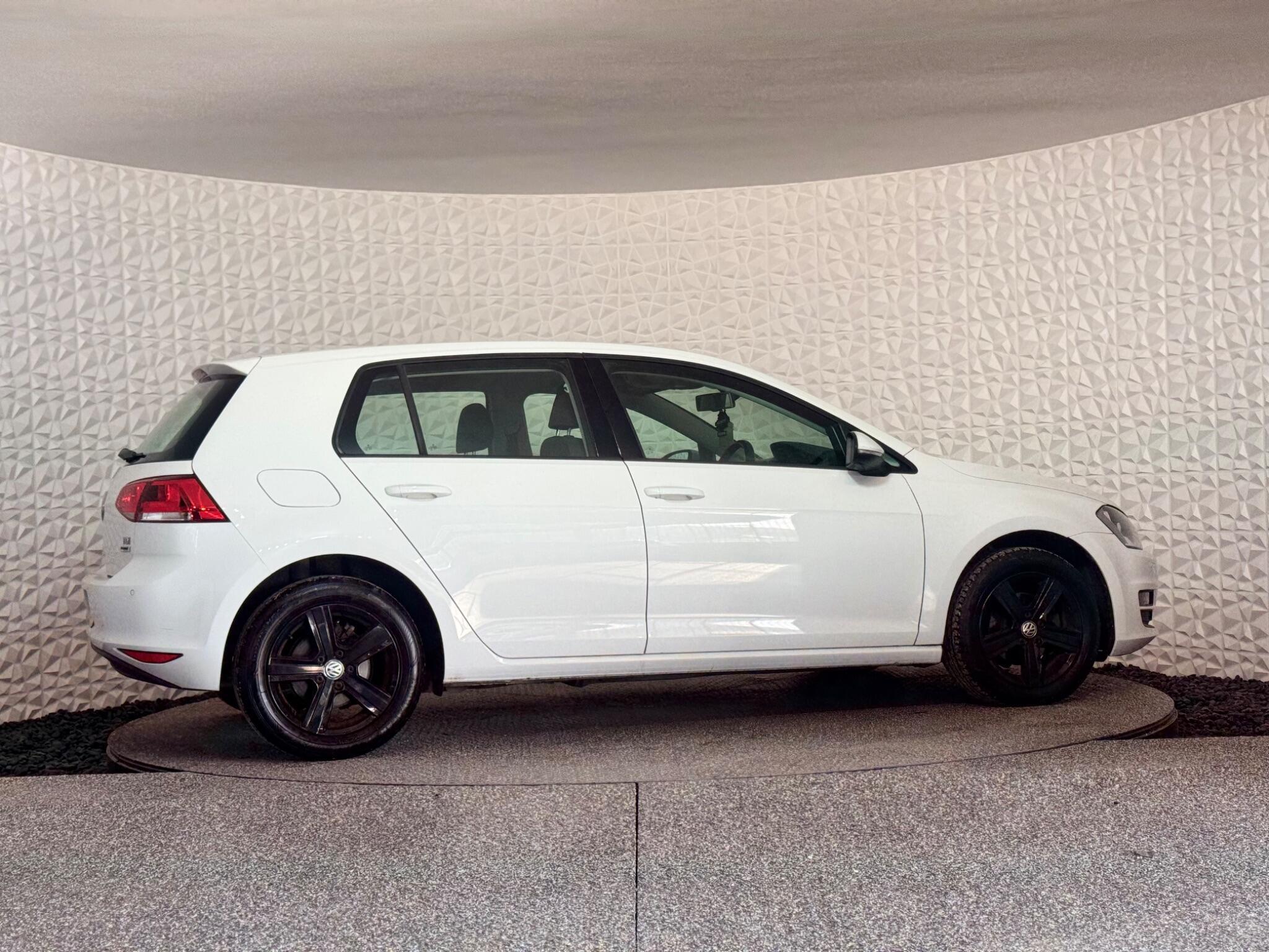 Volkswagen Golf - Image 8